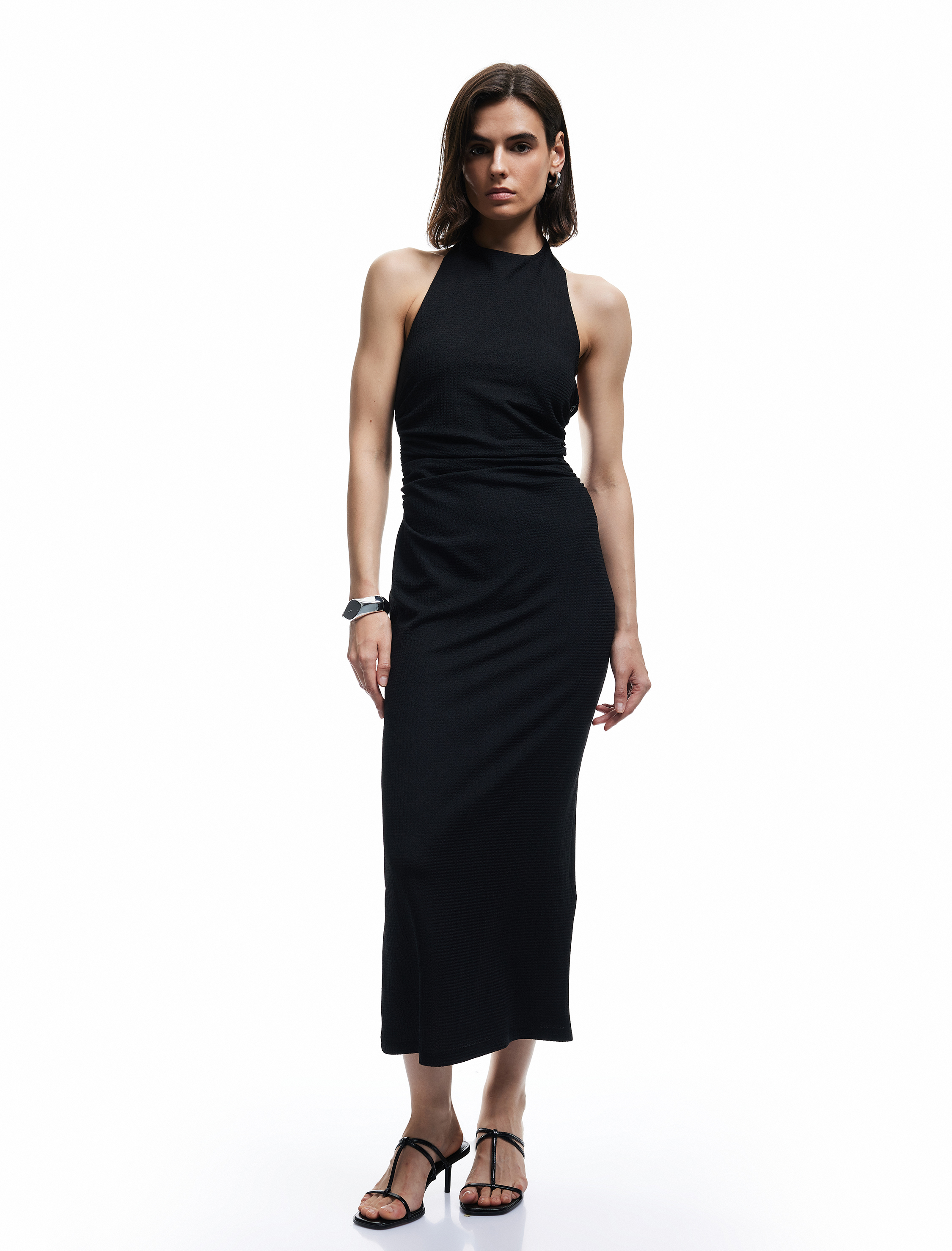   Bürümcük Kumaş Sırt Dekolteli Büzgülü Halter Yaka Midi Elbise