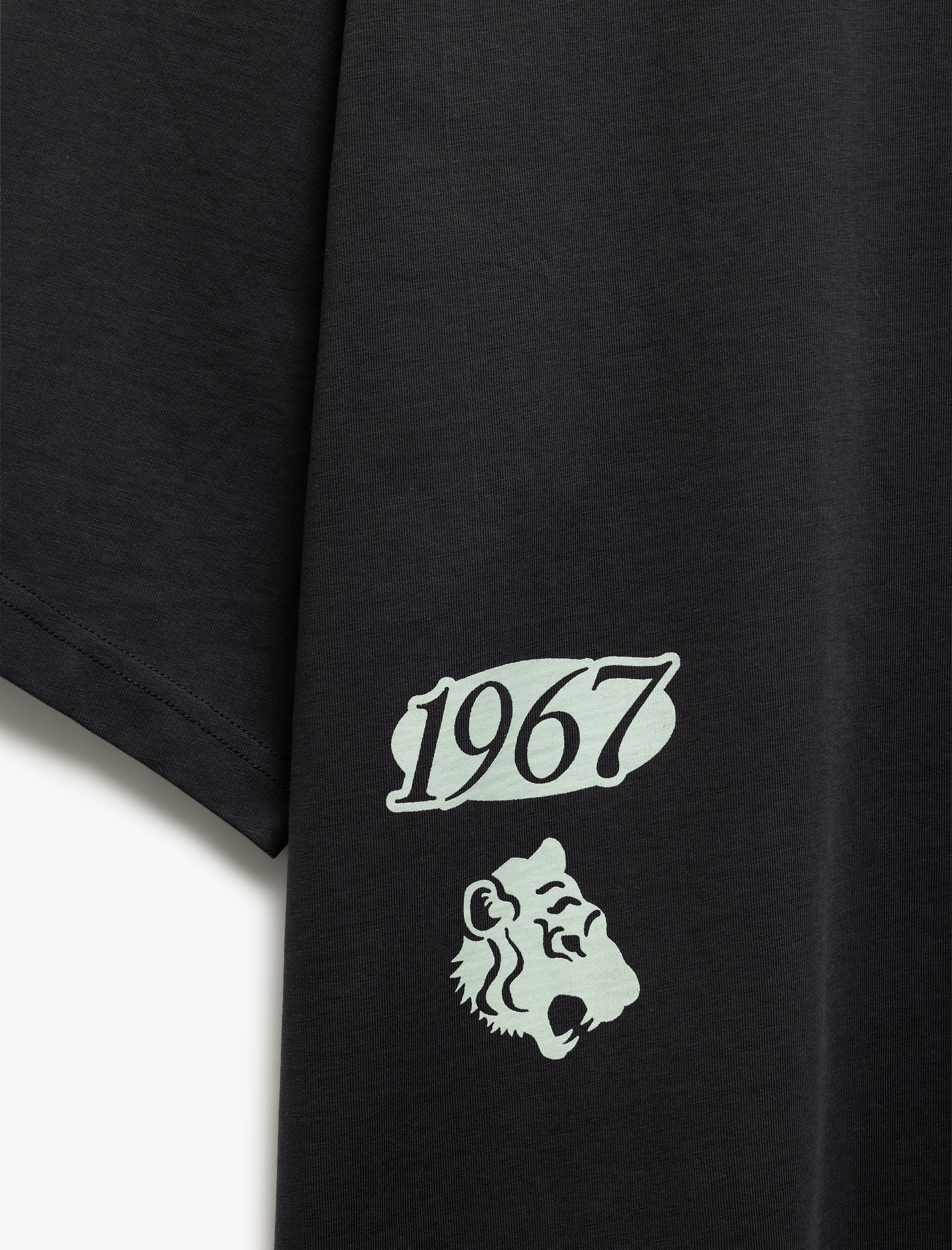   Kısa Kollu Bisiklet Yaka Tok Kumaş Pamuklu Arkası Baskılı Tişört