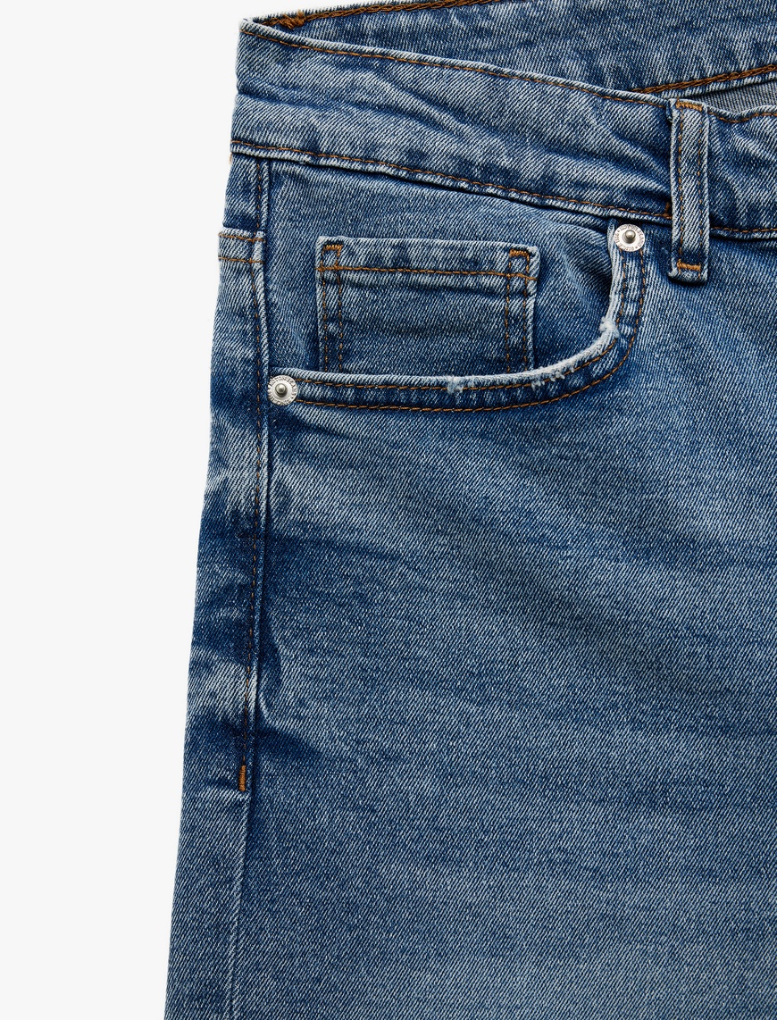   Katlamalı Paça Cep Detaylı Pamuklu Slim Fit Jean Şort