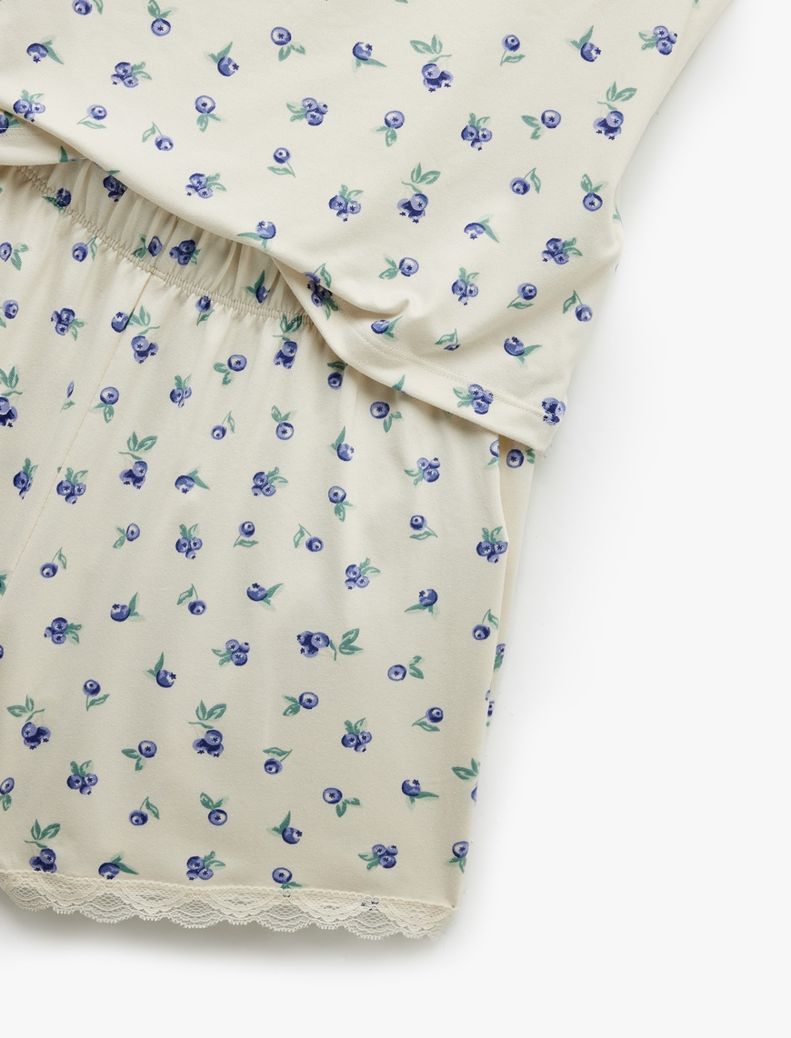   Dantel Detaylı Yaban Mersini Baskılı Askılı Şortlu Pijama Takımı