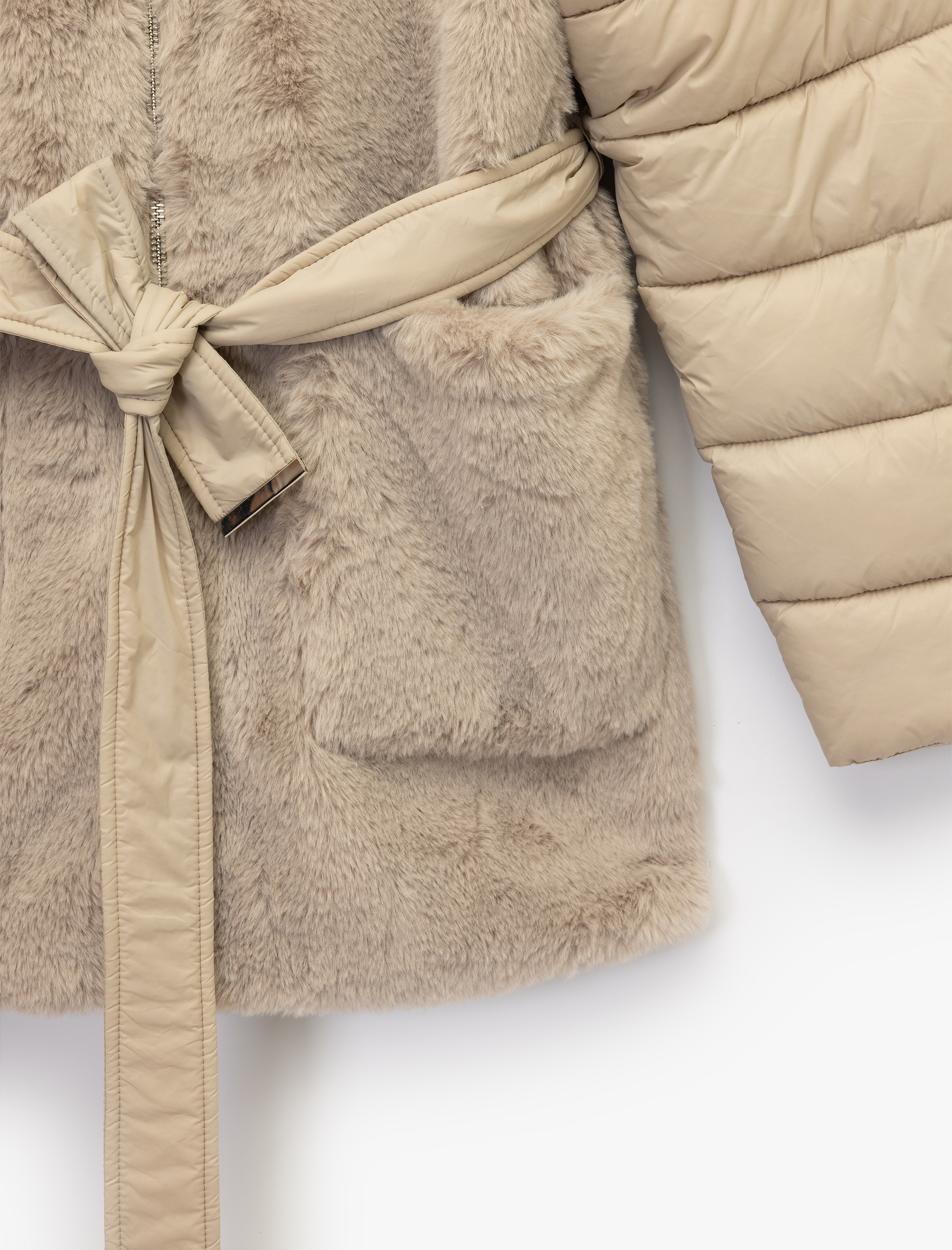   Kapüşonlu Kemer Detaylı Fermuarlı Suni Kürk Kaban