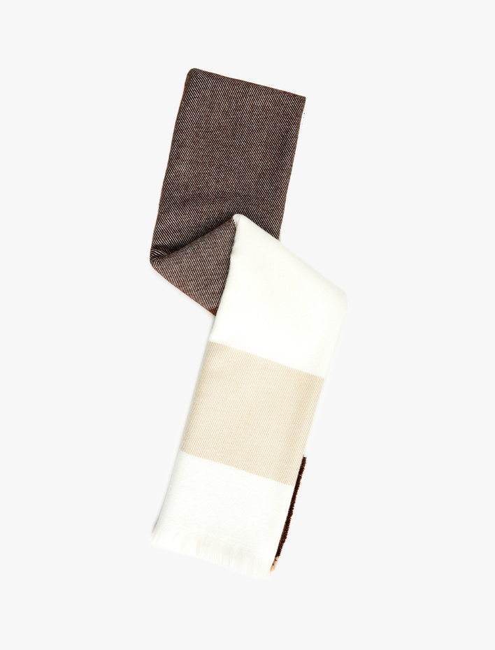 Kadın Ekose Desenli Püsküllü Uzun Atkı