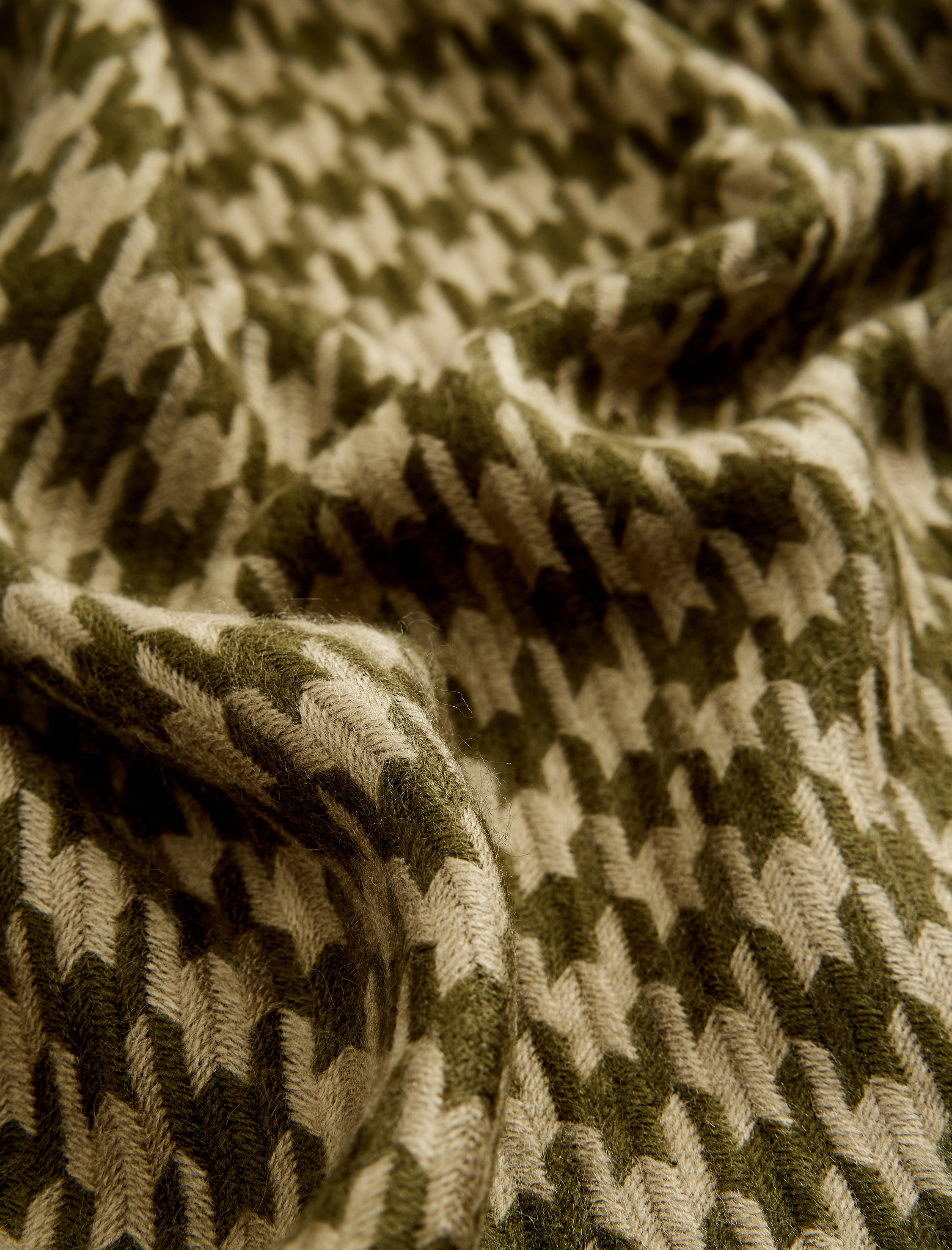  Kadın Kazayağı Desenli Uzun Püsküllü Atkı