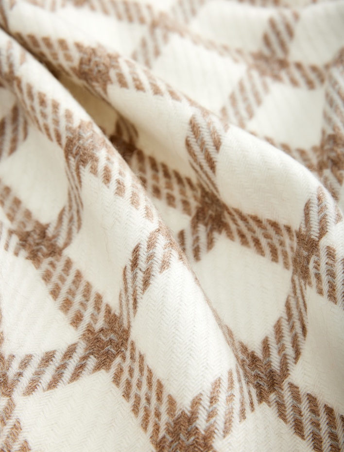 Kadın Ekose Desenli Püsküllü Uzun Atkı