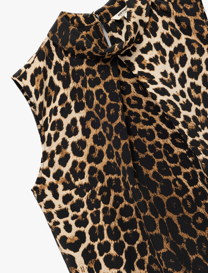   Dik Yaka Kolsuz Leopar Desenli Bluz