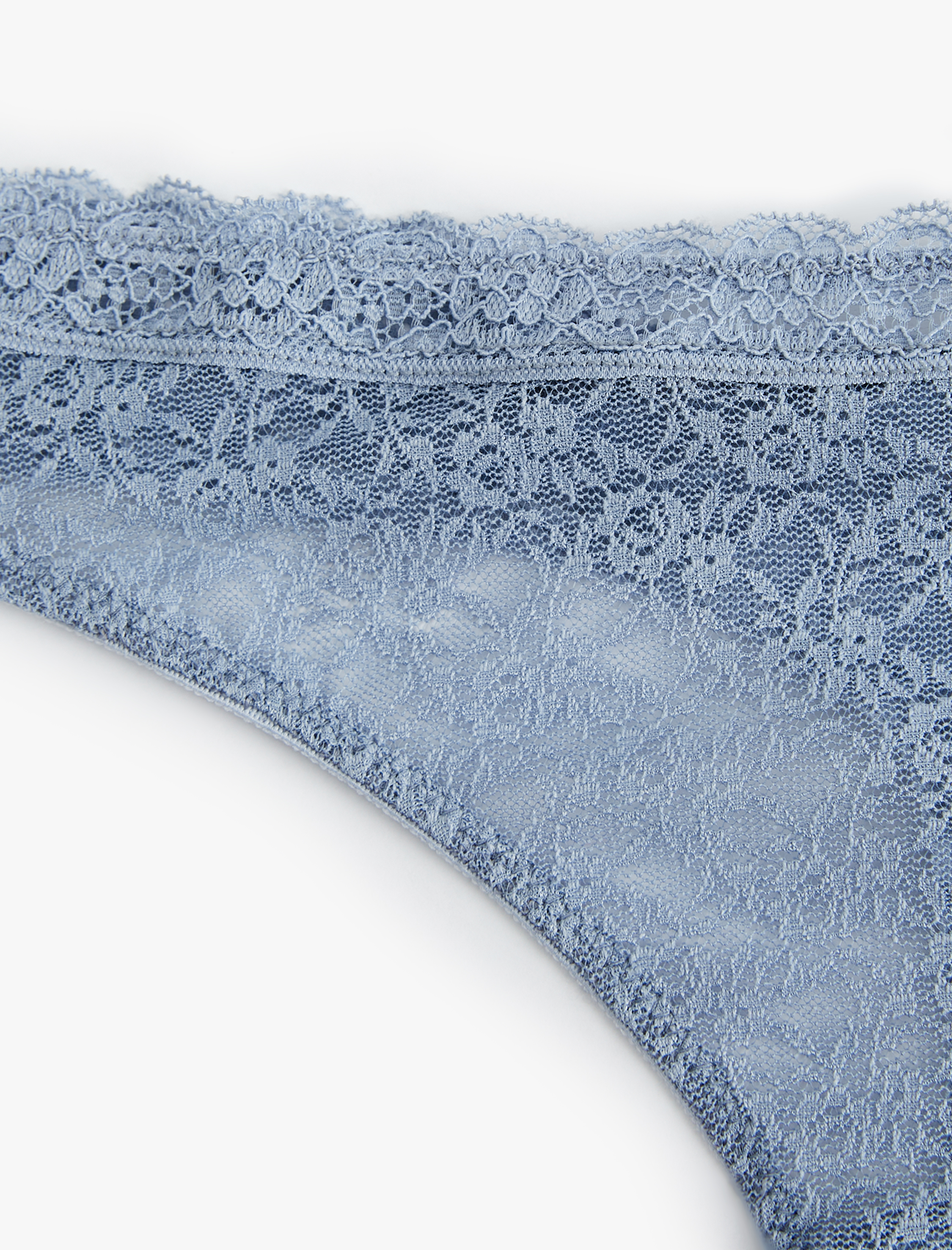   Yarı Transparan Dantelli String Külot