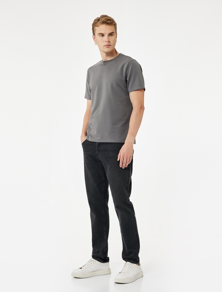  Kısa Kollu Bisiklet Yaka Regular Fit Pamuklu Minimal Baskılı Tişört