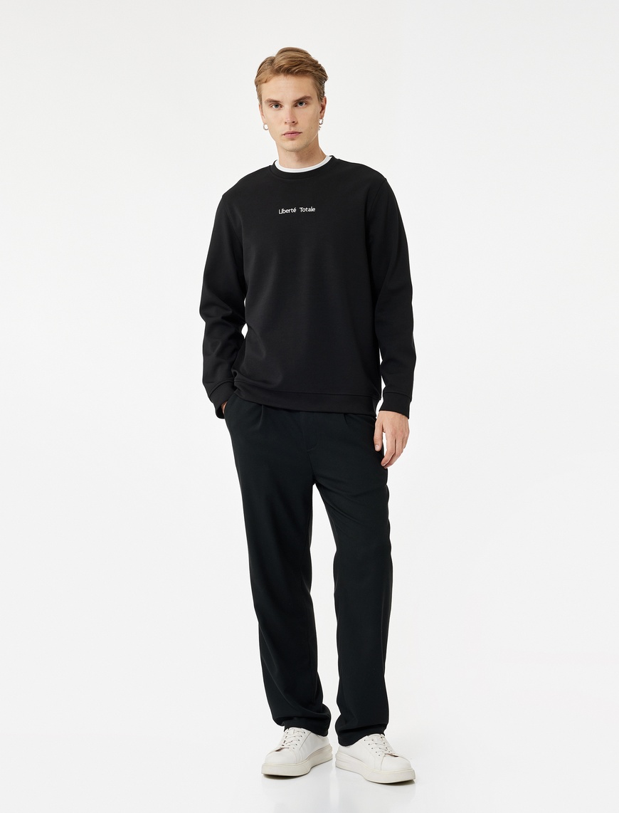   İşleme Detaylı Uzun Kollu Bisiklet Yaka Sweatshirt