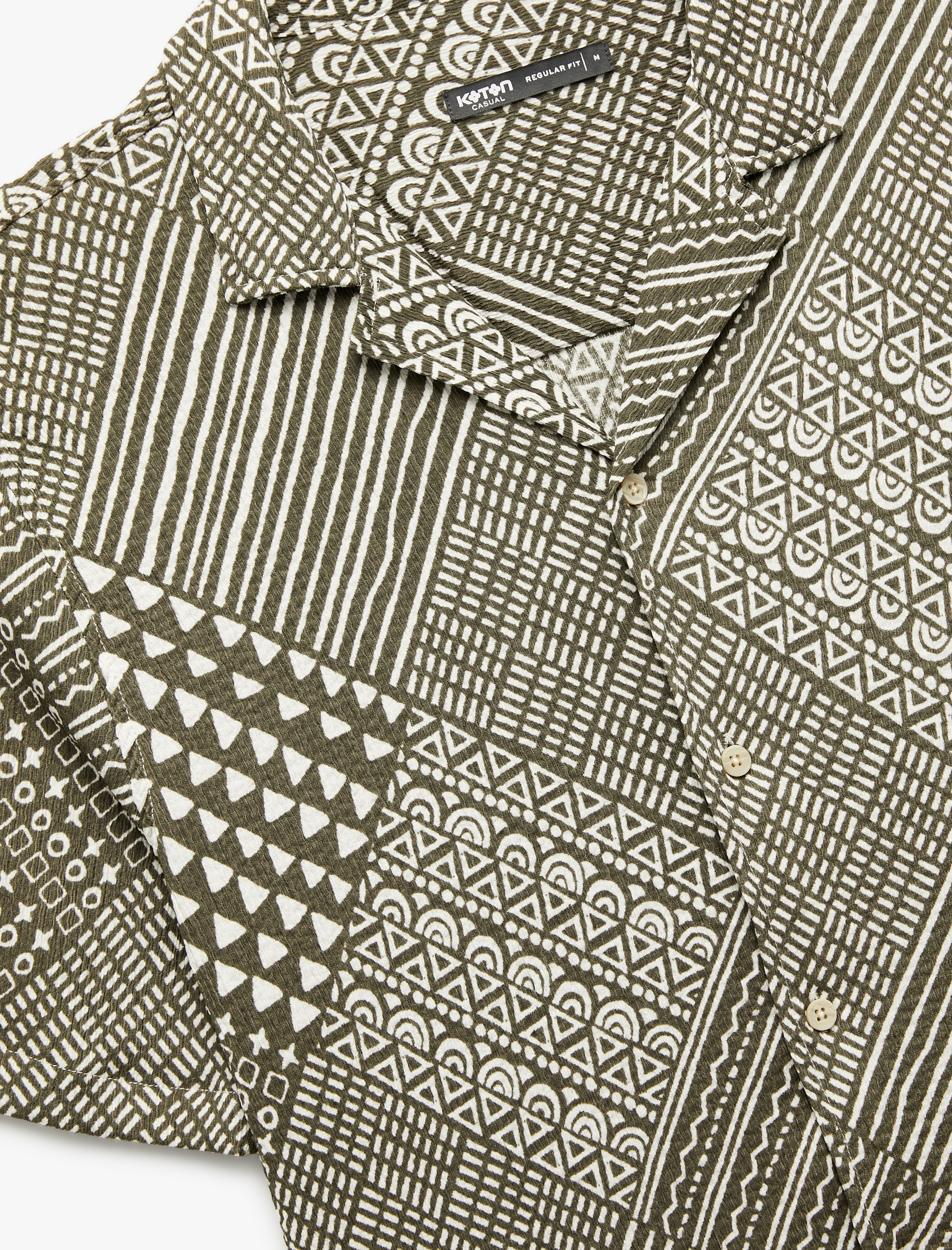   Regular Fit Kısa Kollu Devrik Yaka Etnik Desenli Gömlek