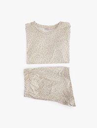 Kısa Kollu Bisiklet Yaka Leopar Desenli Şortlu Pijama Seti
