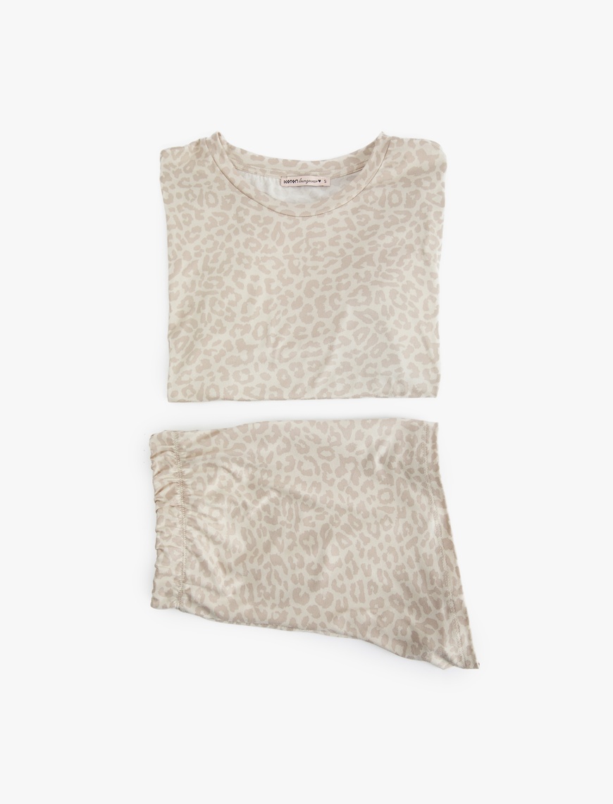   Kısa Kollu Bisiklet Yaka Leopar Desenli Şortlu Pijama Seti