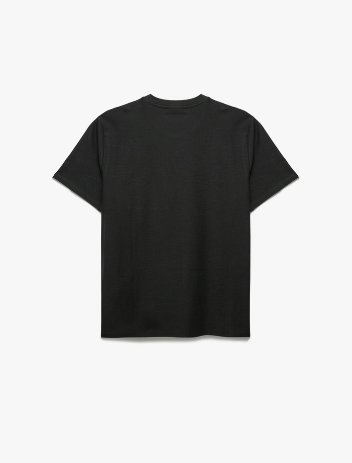  Regular Fit Kısa Kollu Pamuklu Cep Detaylı Bisiklet Yaka Basic Tişört