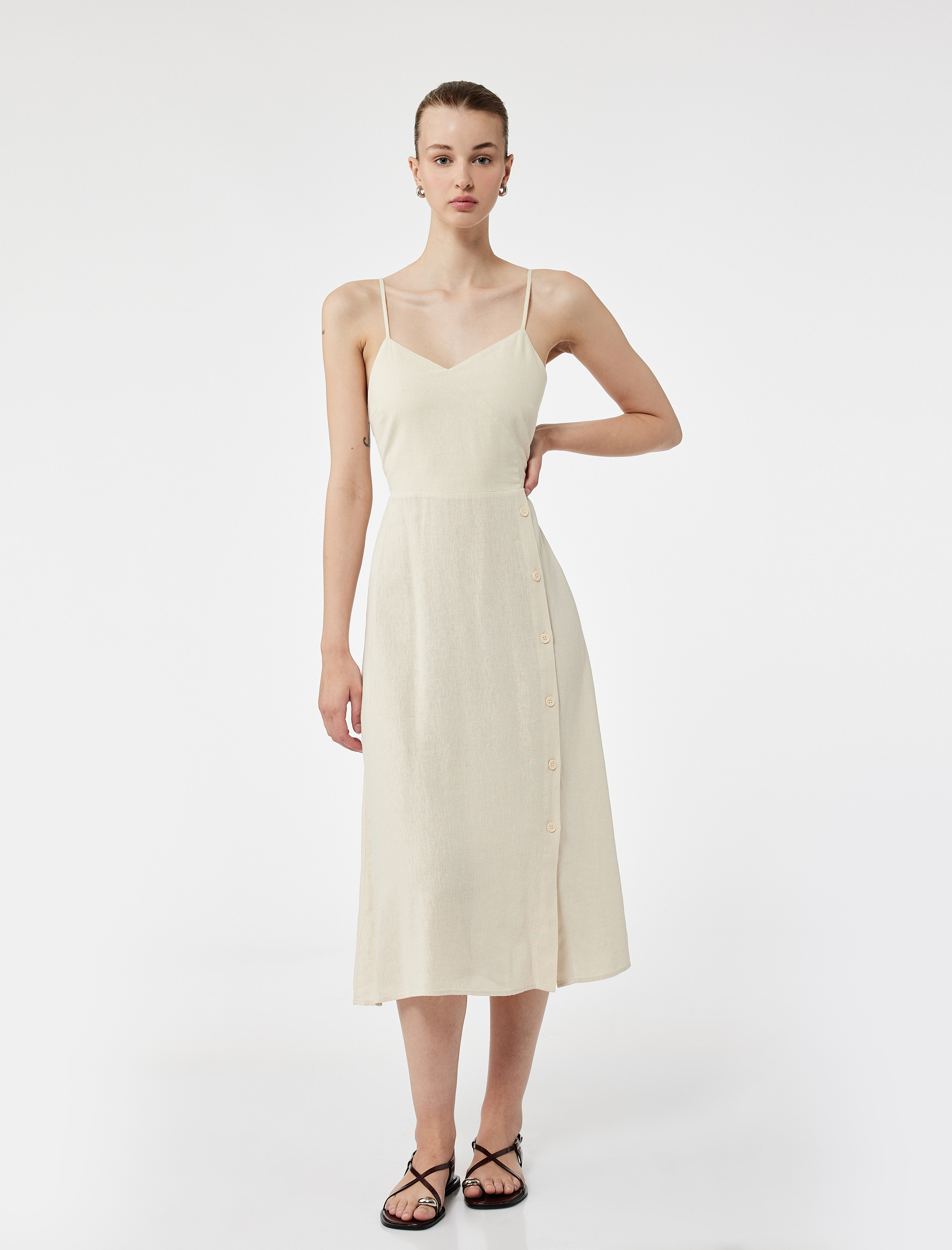   İnce Askılı Düğmeli Keten ve Viskon Karışımlı Midi Elbise