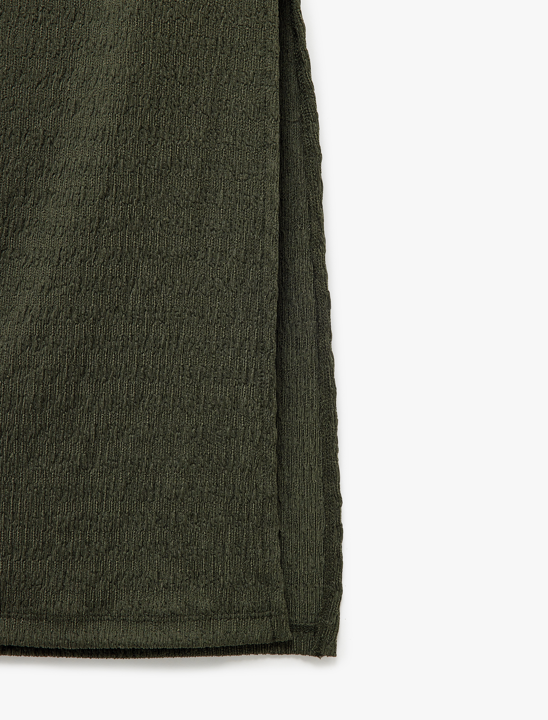   Bürümcük Kumaş Slim Fit Boncuk Detaylı Halter Yaka Maxi Elbise