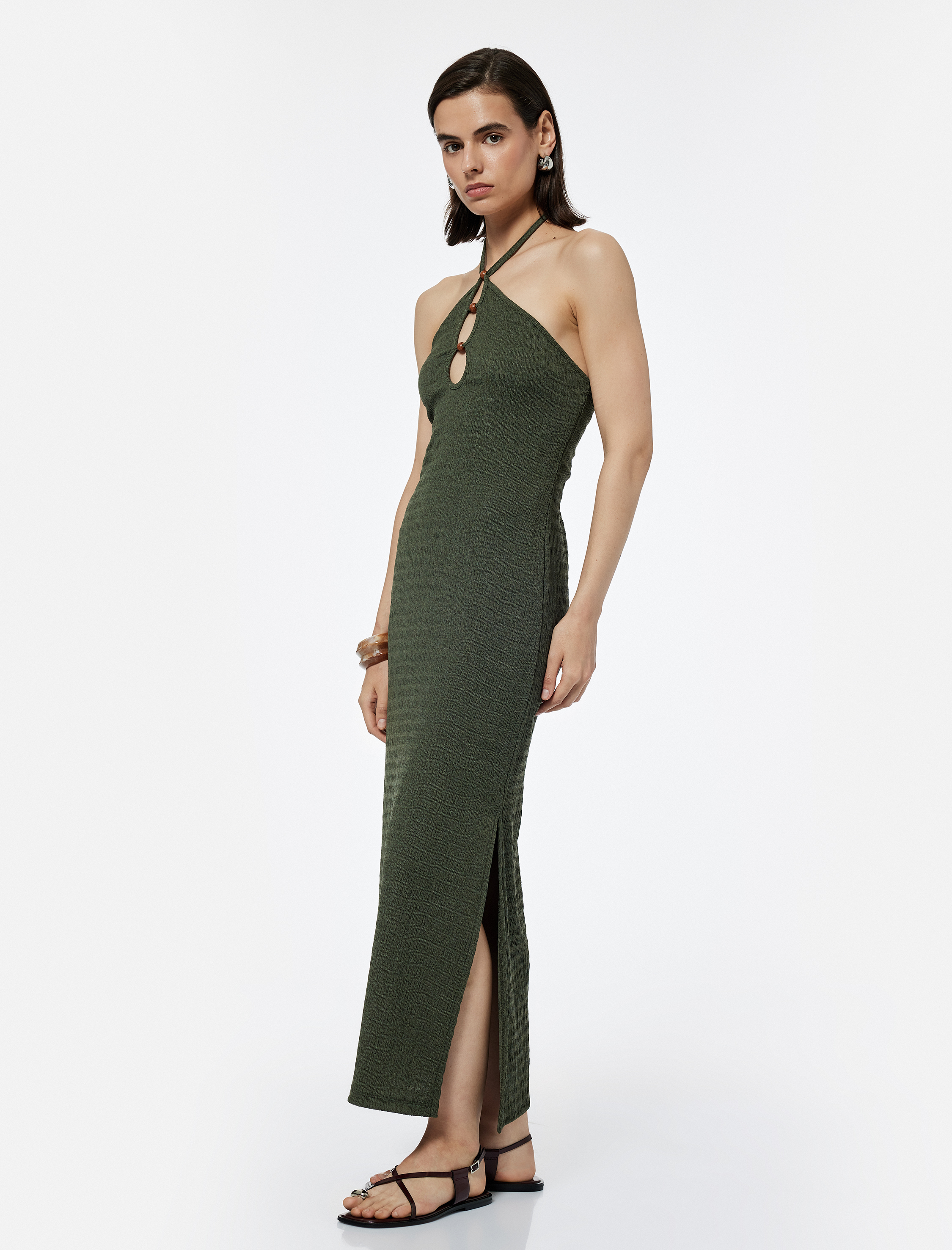   Bürümcük Kumaş Slim Fit Boncuk Detaylı Halter Yaka Maxi Elbise