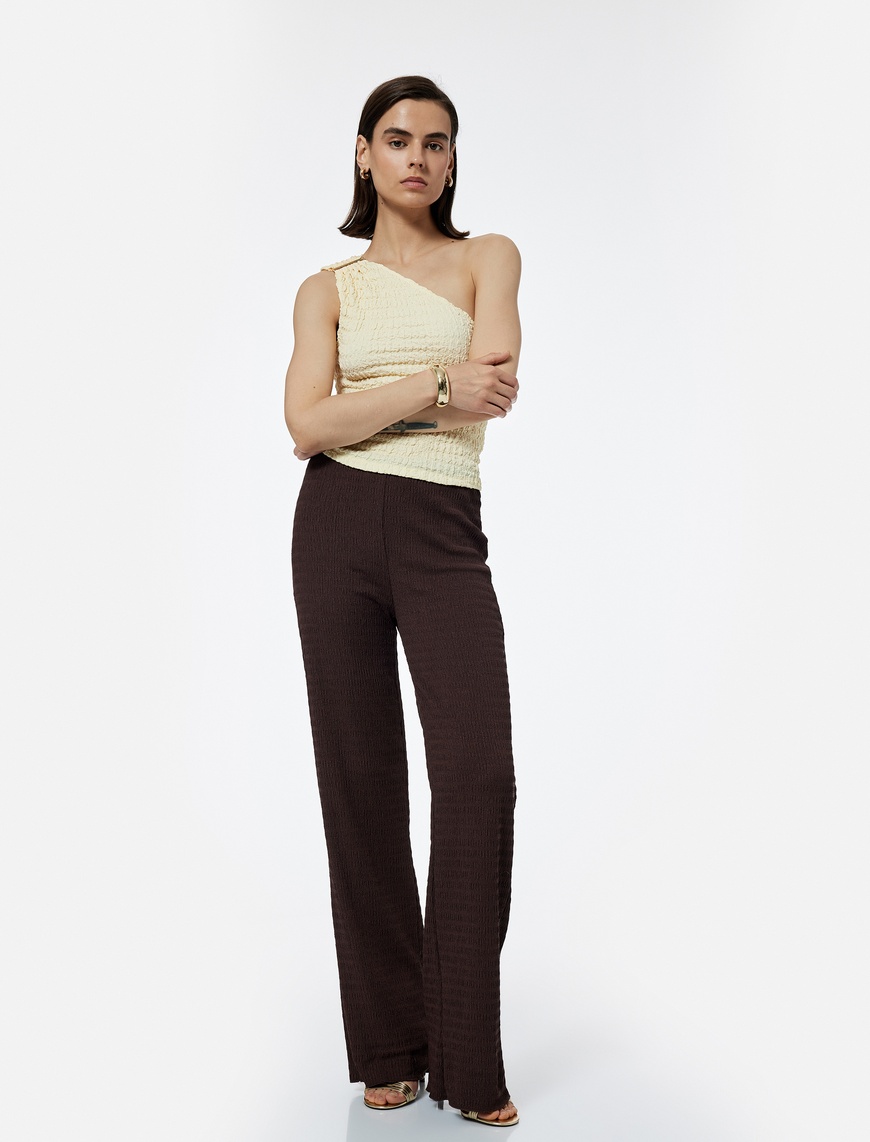   Metal Aksesuarlı Slim Fit Kolsuz Dokulu Tek Omuz Bluz