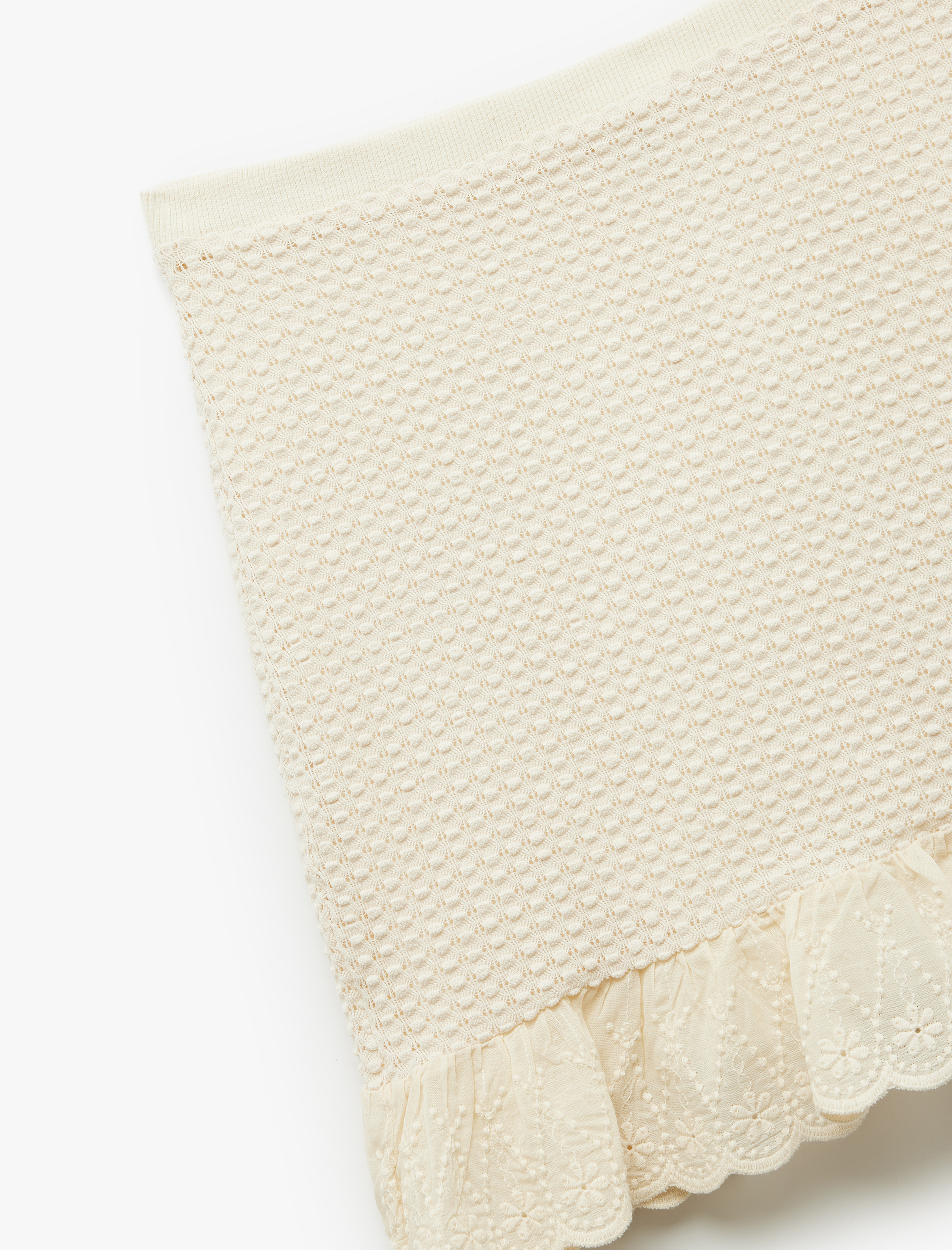   Slim Fit Astarlı Fistolu Brode Detaylı Fırfırlı Mini Etek