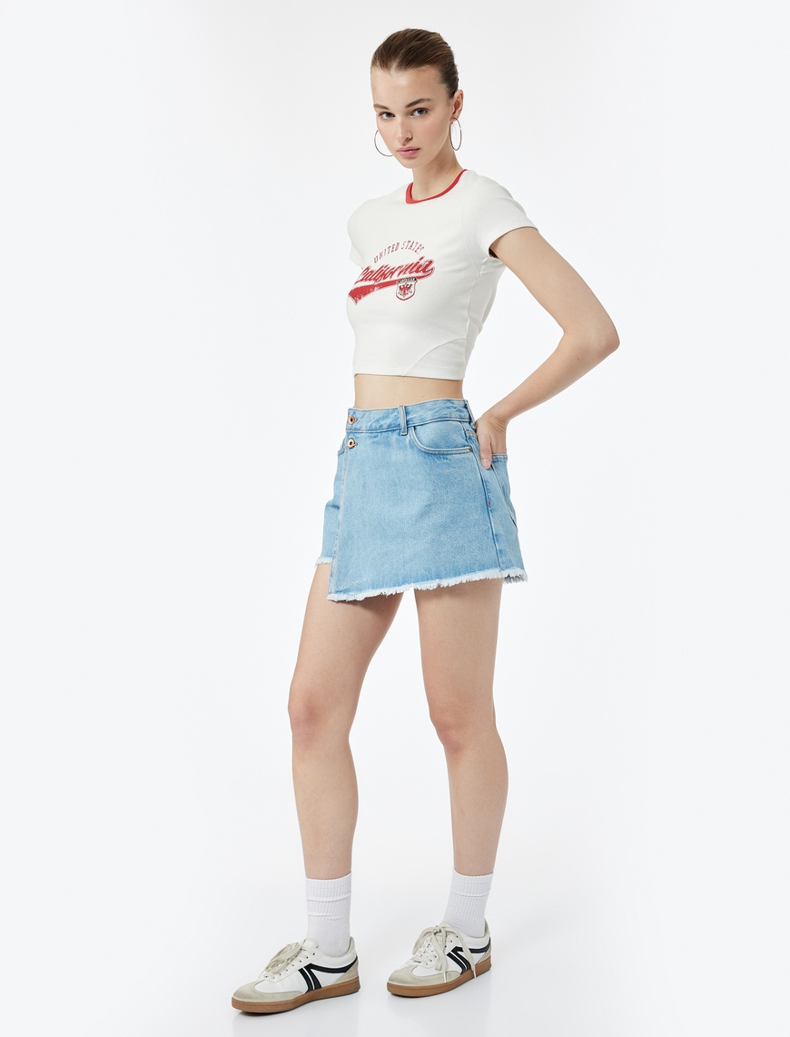   Pamuklu Düğme Detaylı Cepli Asimetrik Mini Denim Şort Etek