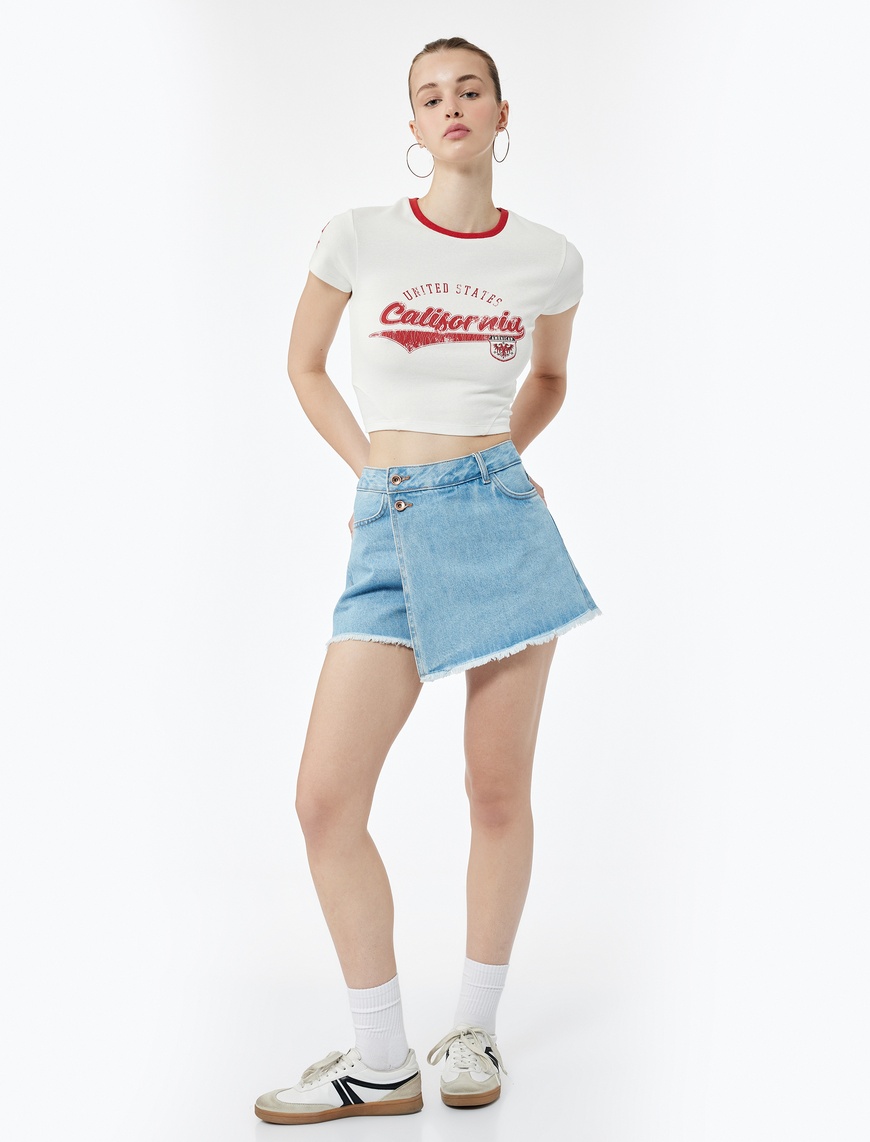   Pamuklu Düğme Detaylı Cepli Asimetrik Mini Denim Şort Etek