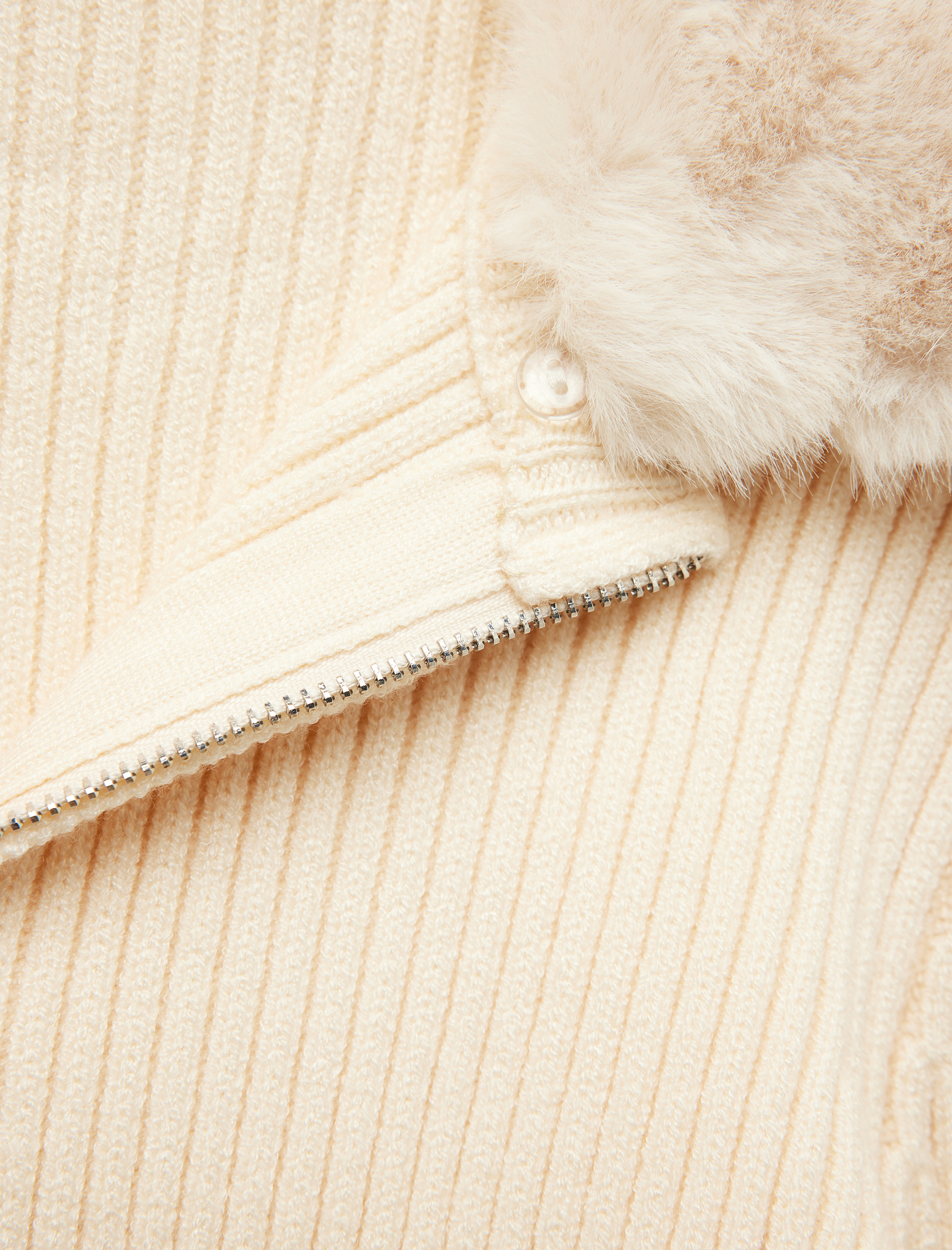   Viskon Karışımlı Suni Kürk Yakalı Uzun Kollu Fermuarlı Triko Hırka