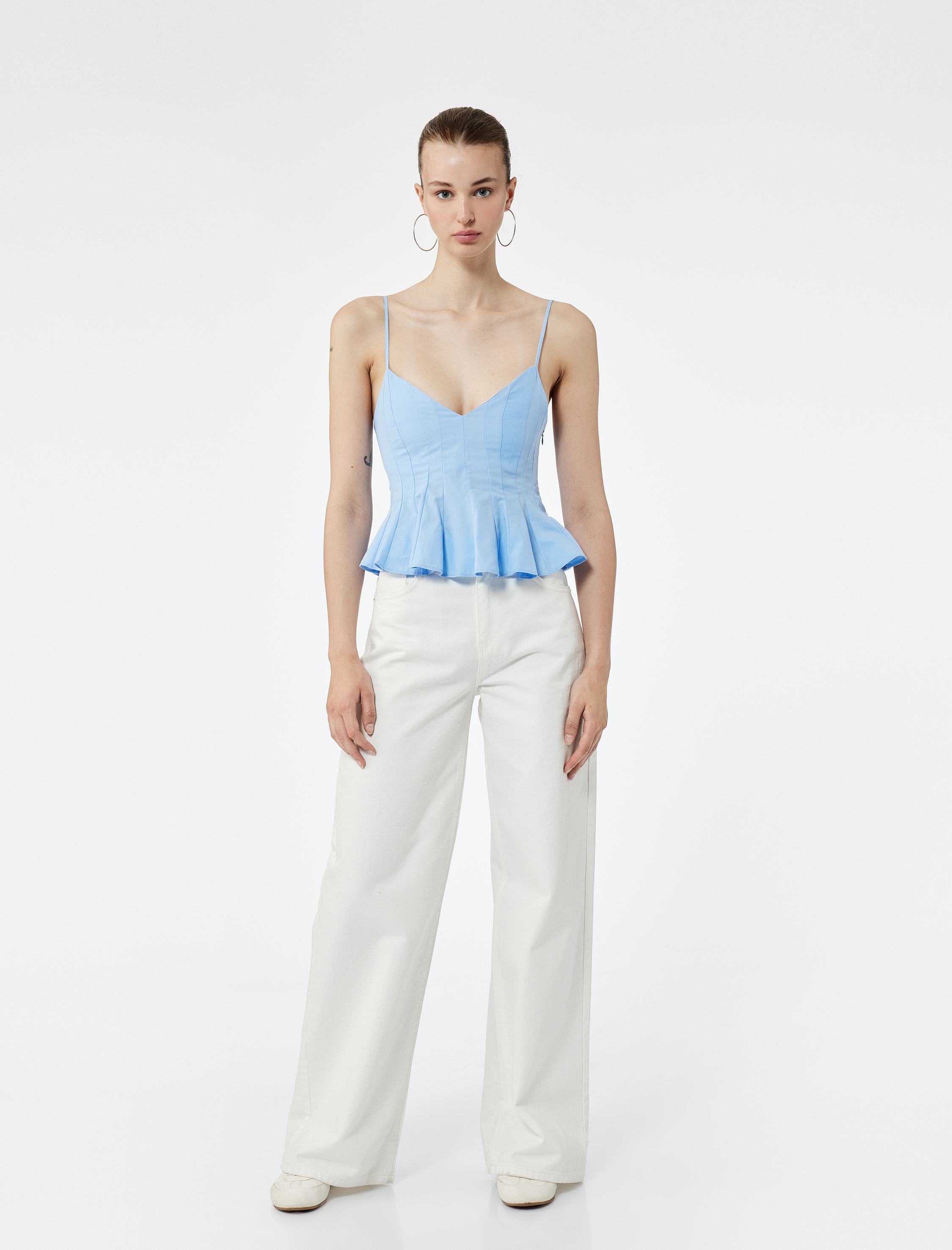   Volanlı V Yaka Pamuklu Askılı Slim Fit Dikiş Detaylı Crop Bluz