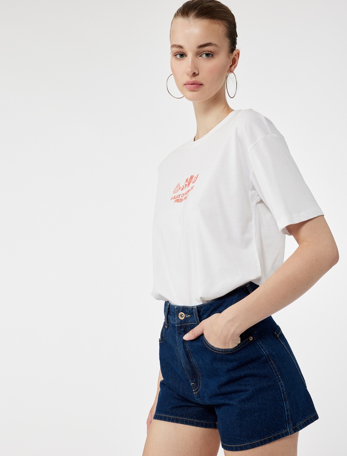  Kısa Kollu Bisiklet Yaka Meyve Nakışlı Pamuklu Oversize Tişört