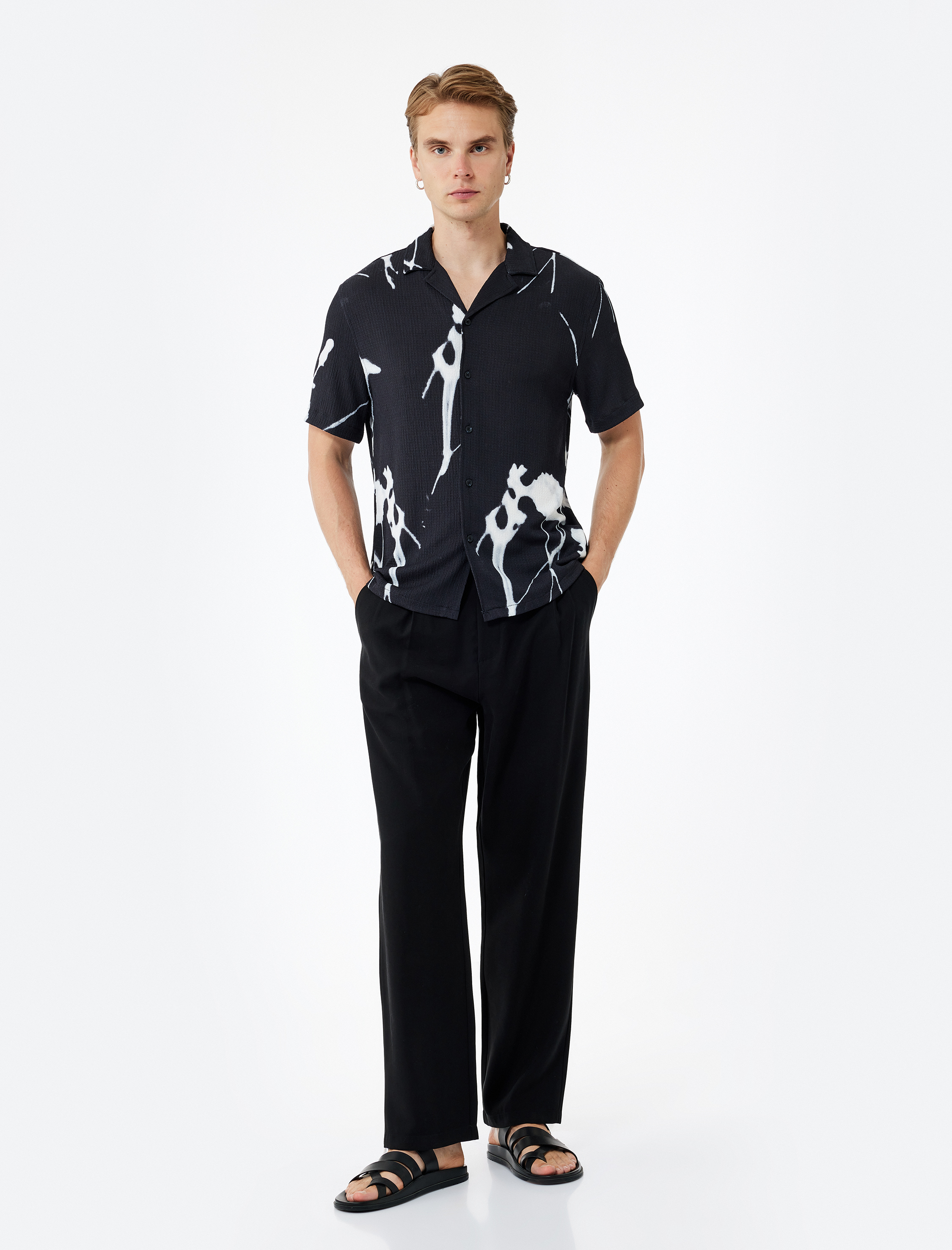   Regular Fit Kısa Kollu Devrik Yaka Desenli Gömlek