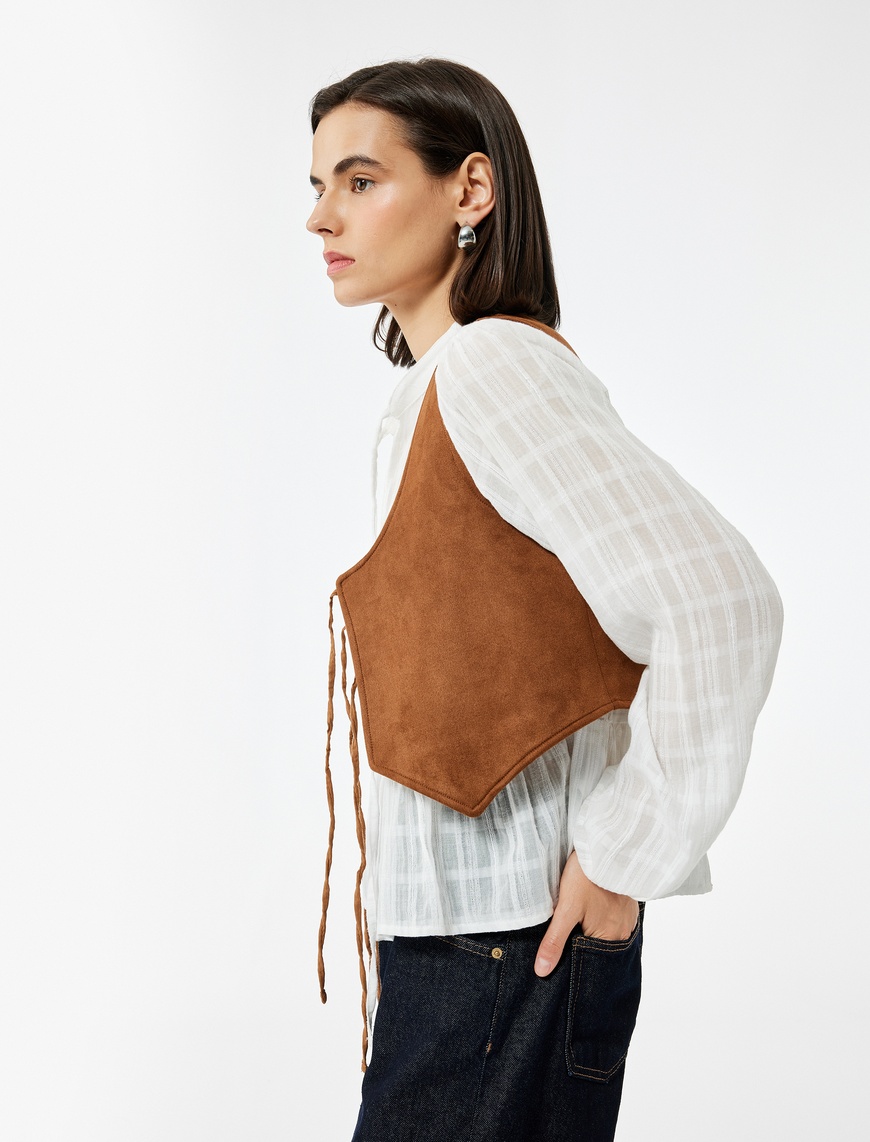   Slim Fit Önden Bağlama Detaylı Fiyonklu Suni Süet Crop Yelek
