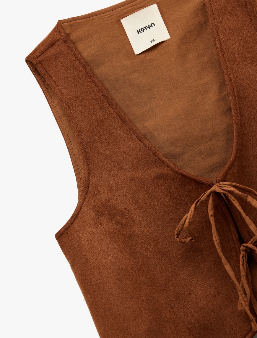   Slim Fit Önden Bağlama Detaylı Fiyonklu Suni Süet Crop Yelek