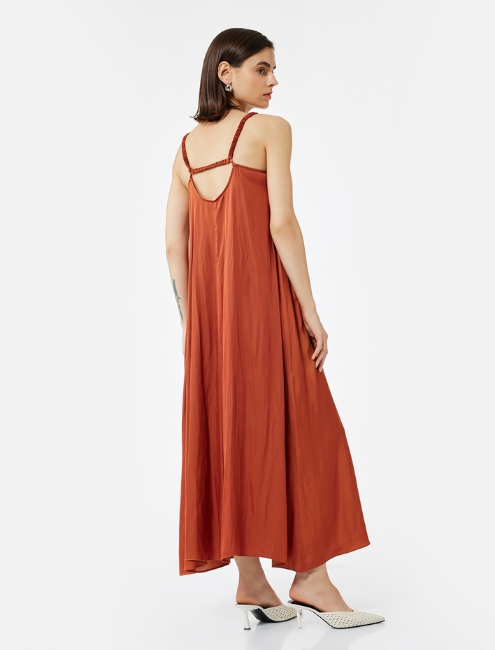  Rahat Kalıp Sırt Detaylı V Yaka İnce Askılı Uzun Elbise