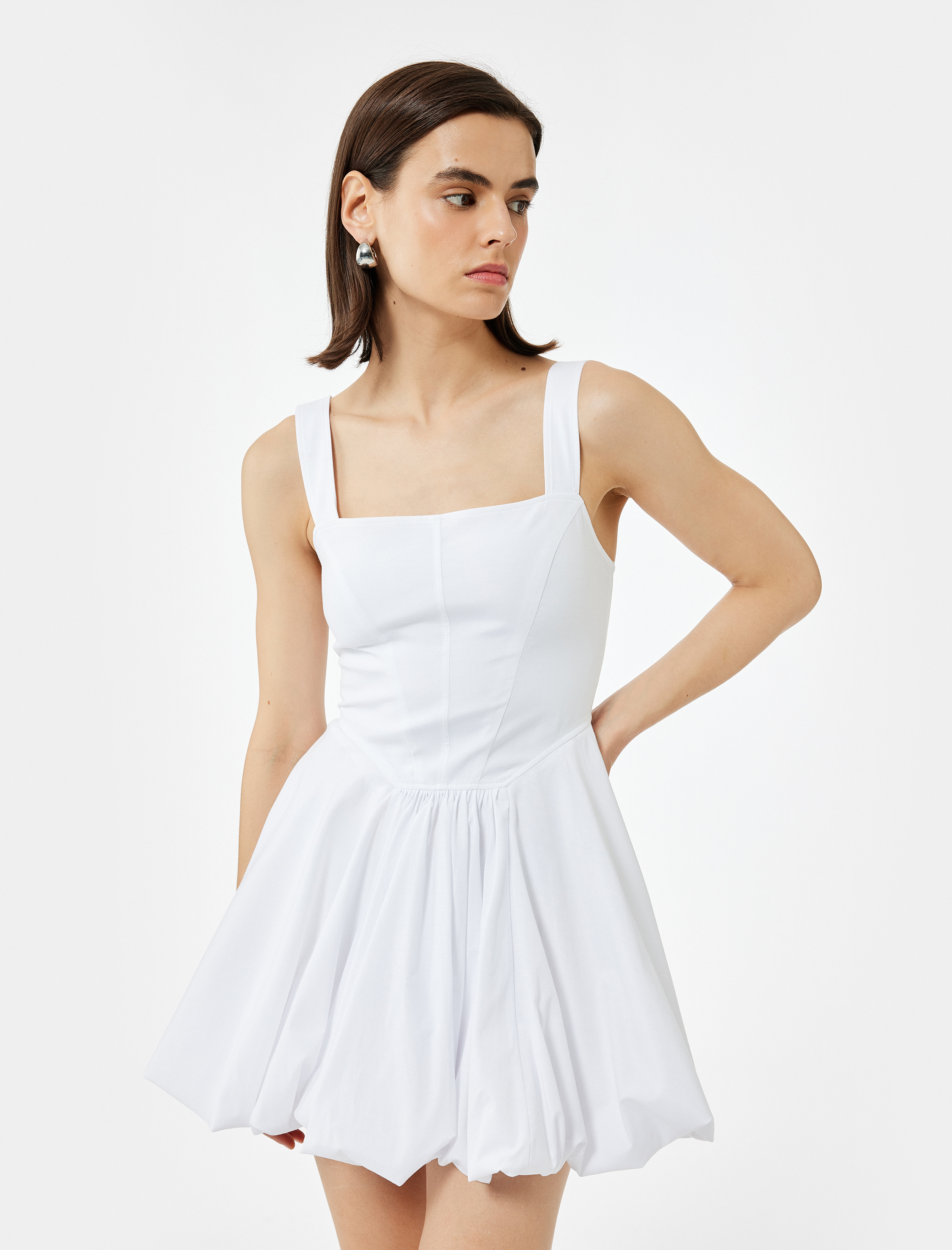   Astarlı Bol Kalıp Kare Yaka Kolsuz Askılı Mini Balon Elbise