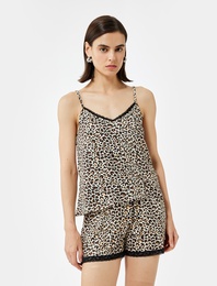 V Yaka Dantel Detaylı Leopar Desenli Askılı Pijama Üstü