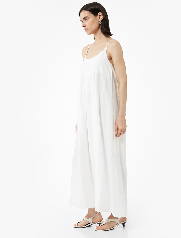  Viskon Kumaş Rahat Kalıp Midi Boy İnce Askılı Kloş Elbise