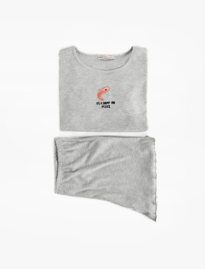   Rahat Kalıp Kısa Kollu Bisiklet Yaka Nakışlı Şortlu Pijama Takımı