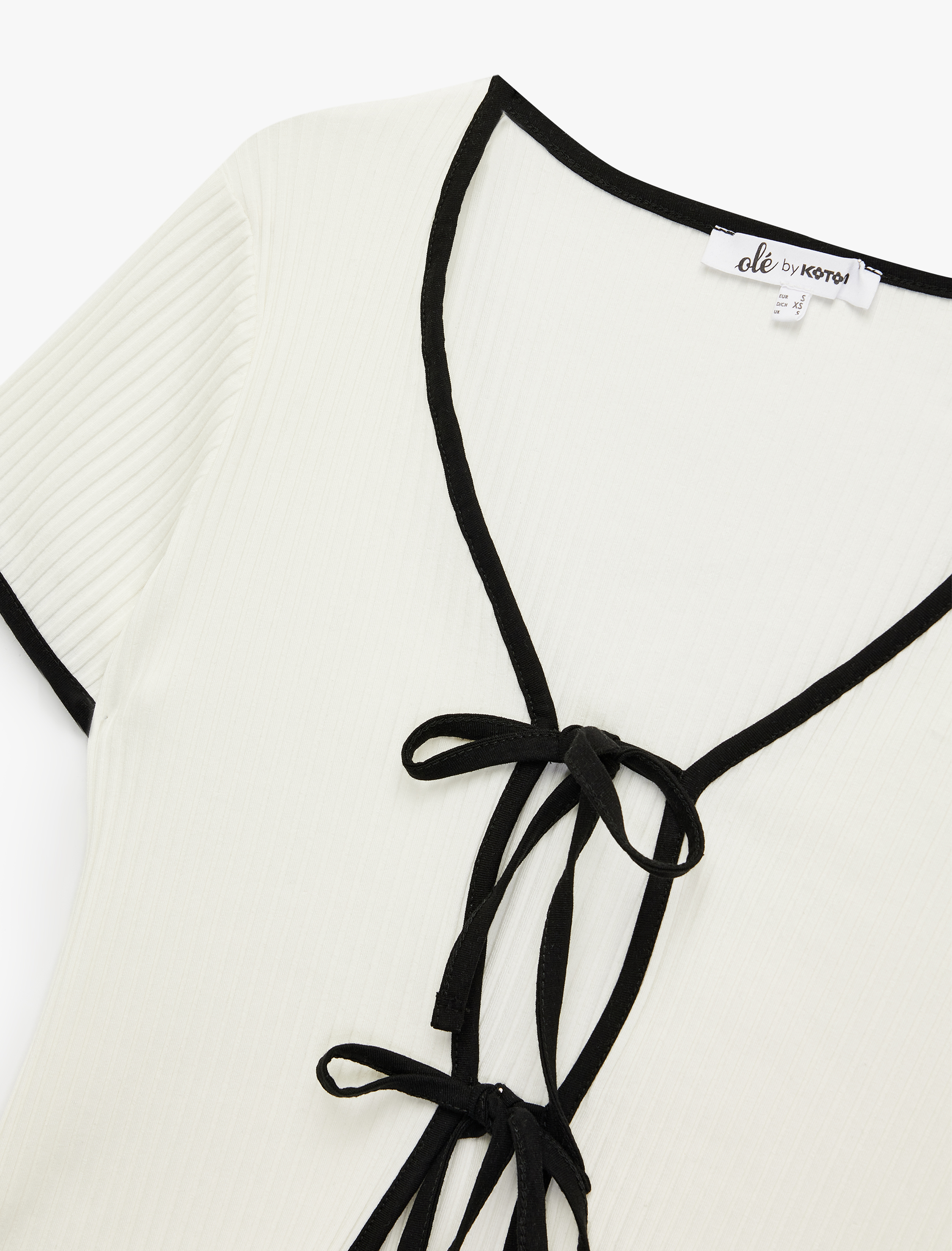   Pamuklu Kısa Kollu Bağlama Detaylı Fiyonklu Tişört