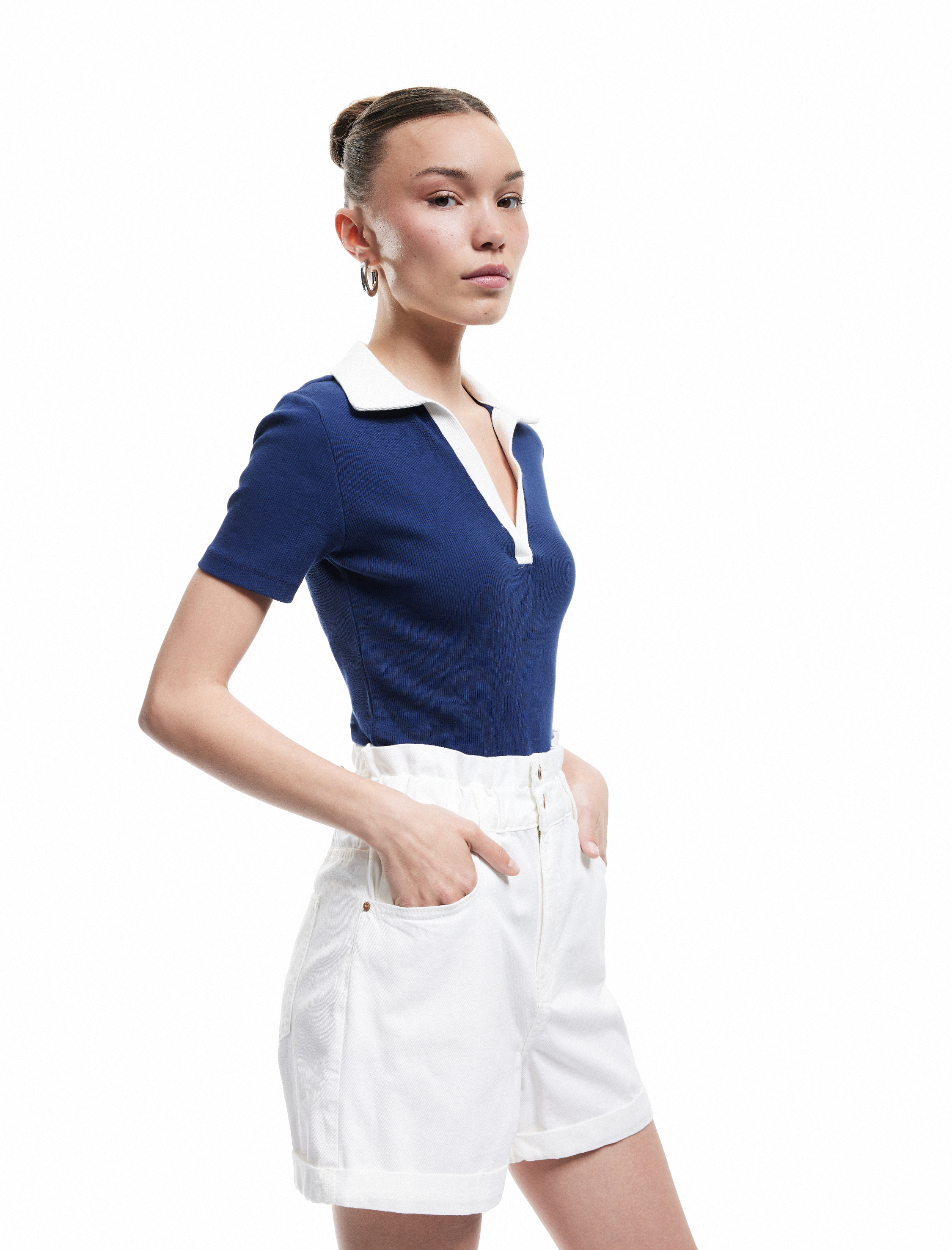   Yüksek Bel Şort Düğmeli Beli Lastikli Cepli Paçası Katlı Rahat Kalıp