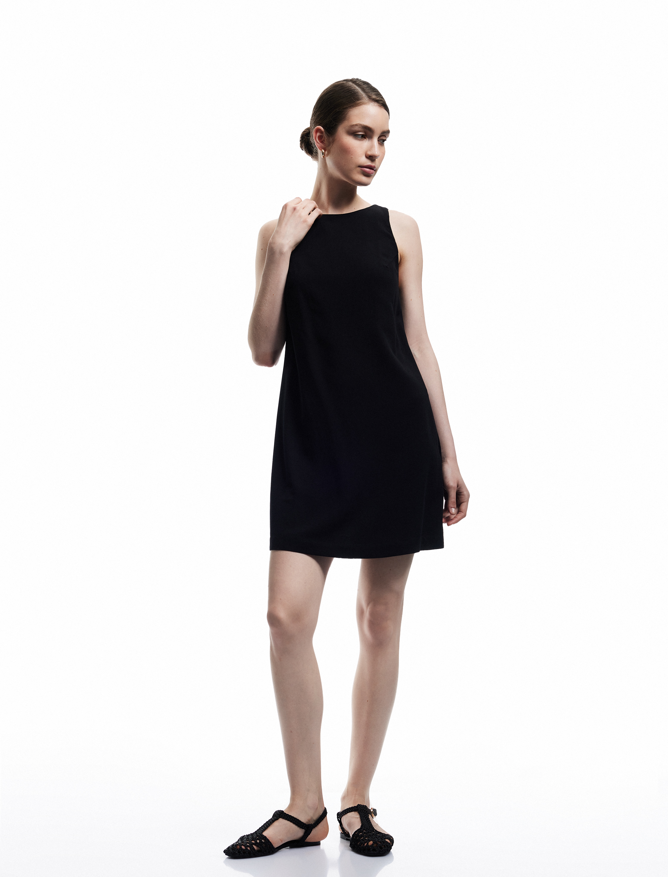   Viskon Keten Karışımlı Arkası Pencere Detaylı Kolsuz Bisiklet Yaka Mini Elbise