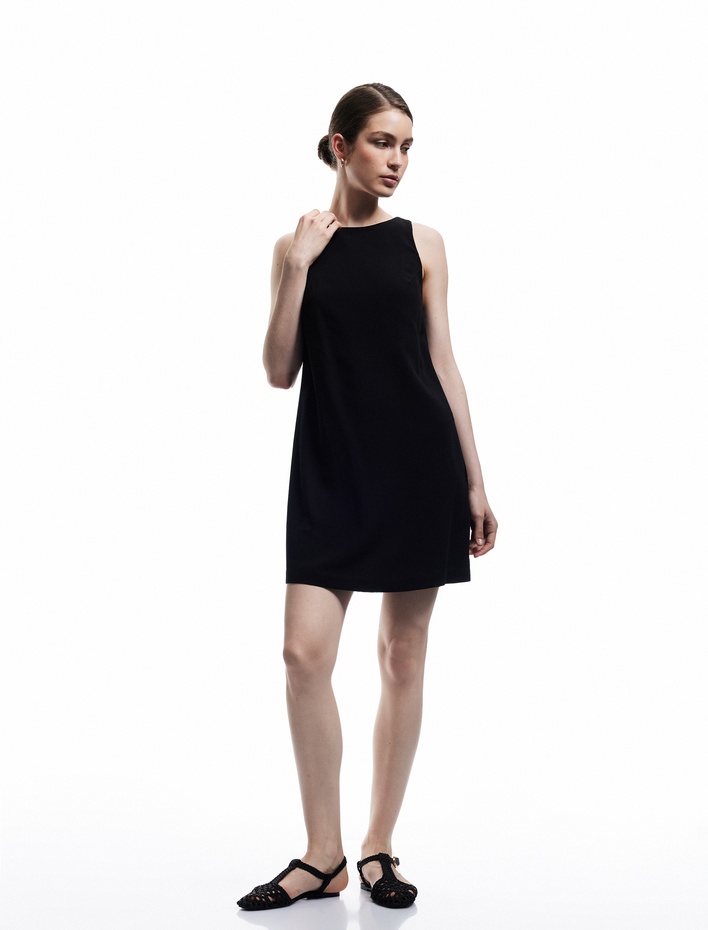  Viskon Keten Karışımlı Arkası Pencere Detaylı Kolsuz Bisiklet Yaka Mini Elbise