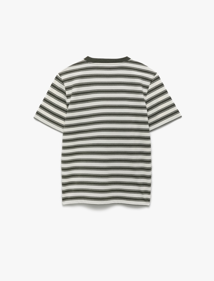  Regular Fit Kısa Kollu Bisiklet Yaka Dokulu Tişört