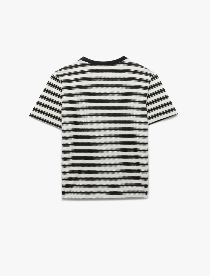  Regular Fit Kısa Kollu Bisiklet Yaka Dokulu Tişört