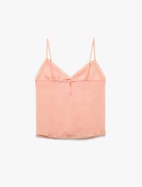 Yarı Transparan Dantel Detaylı İnce Askılı Şifon Pijama Üstü_3