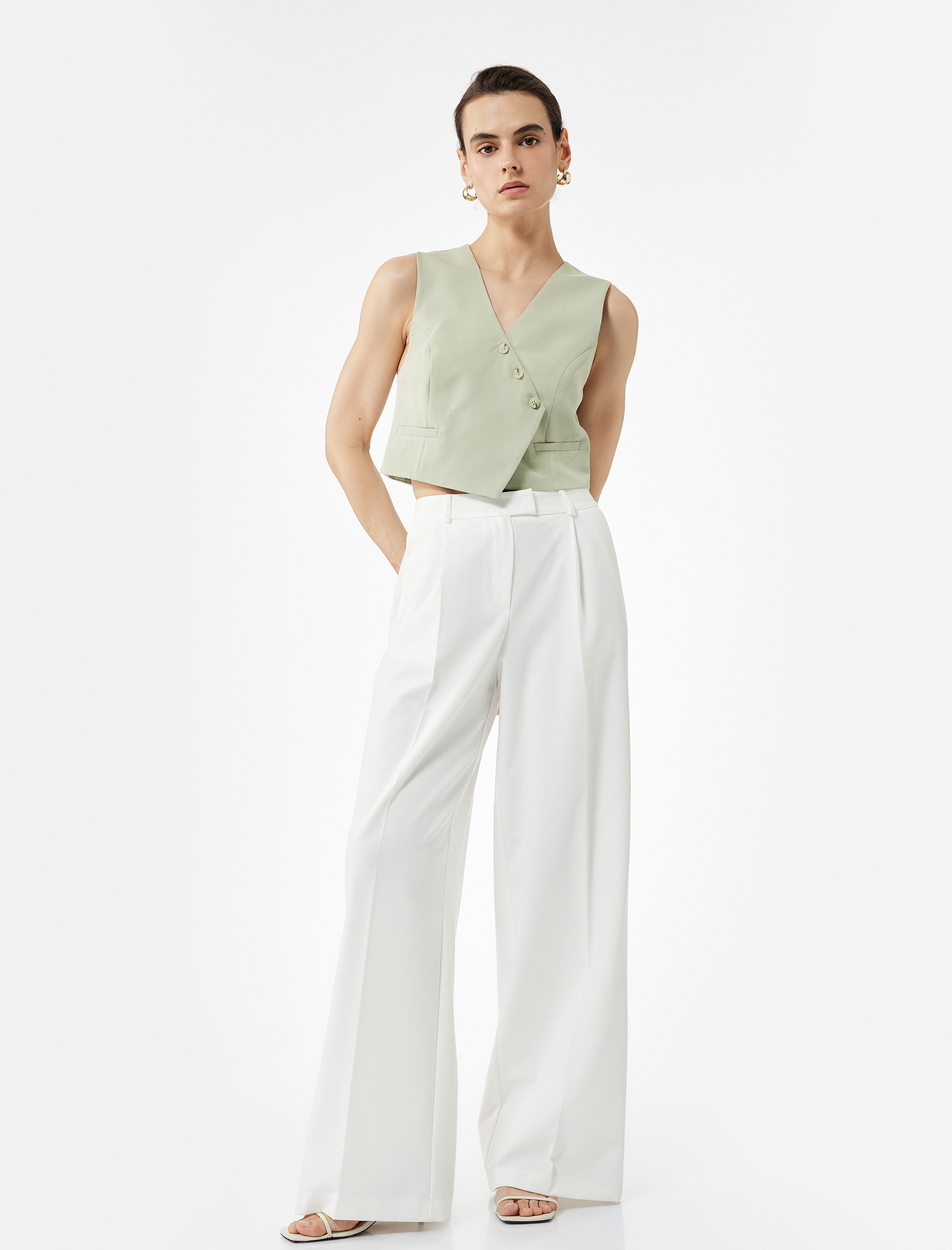   Modal Kumaş Asimetrik Kesim Düğmeli Kruvaze Crop Yelek