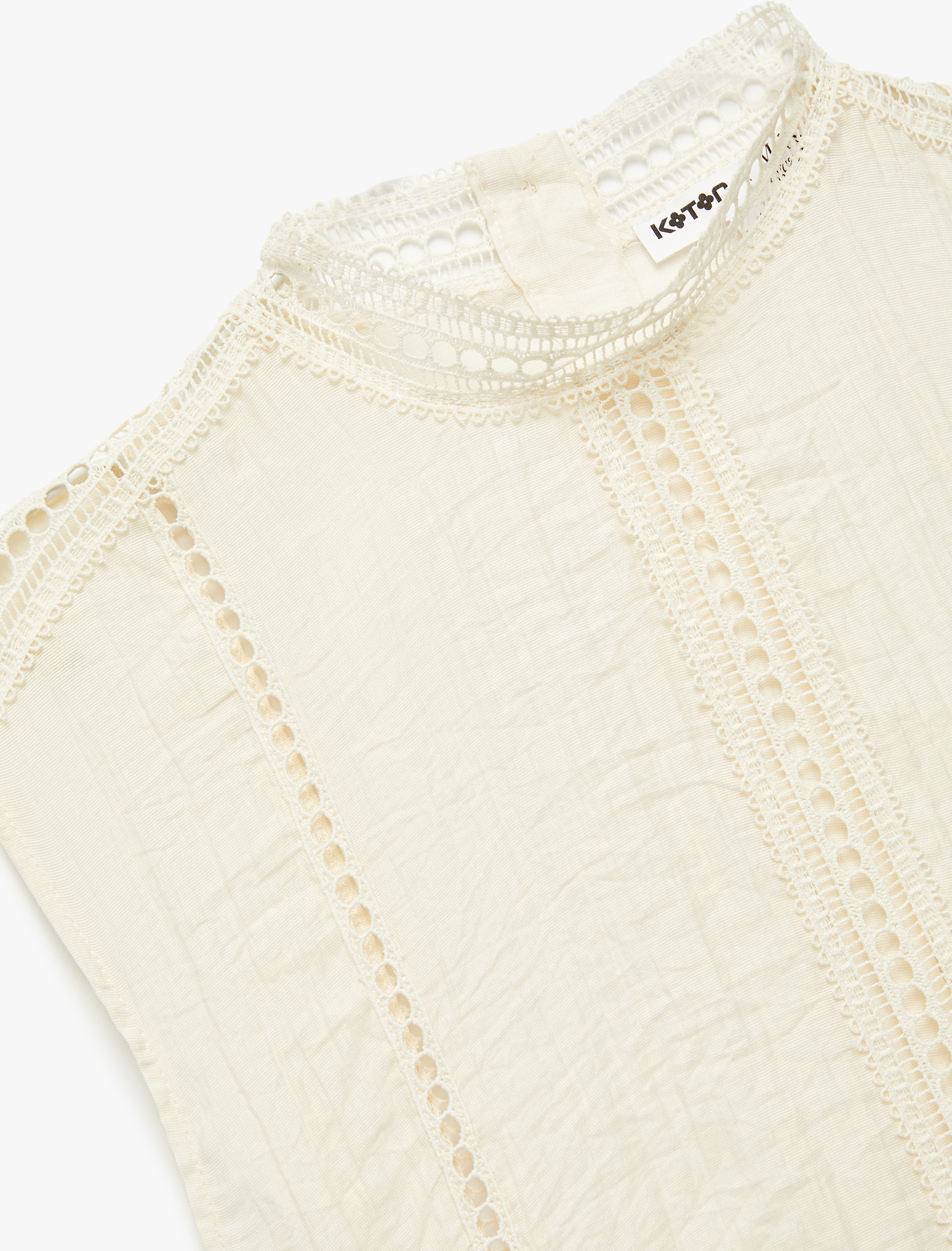   Koton X Melis Ağazat - Brodeli Fistolu Arkası Düğmeli Dik Yaka Kolsuz Bluz