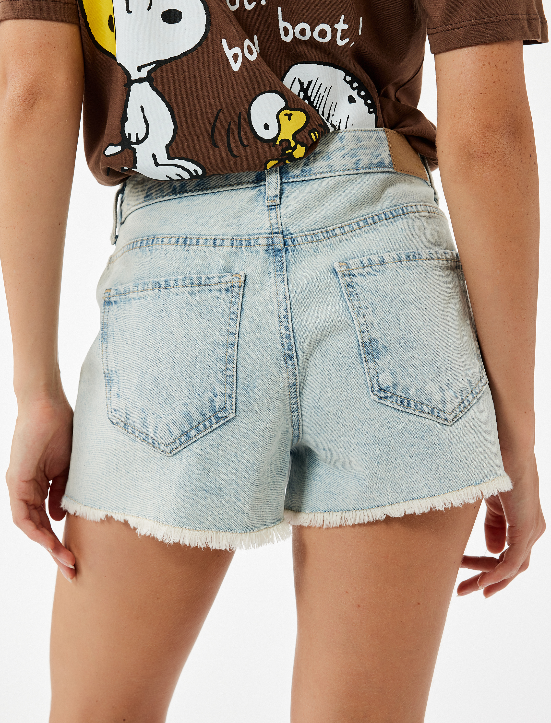   Rahat Kalıp Pamuklu Püsküllü Paça Mini Denim Şort