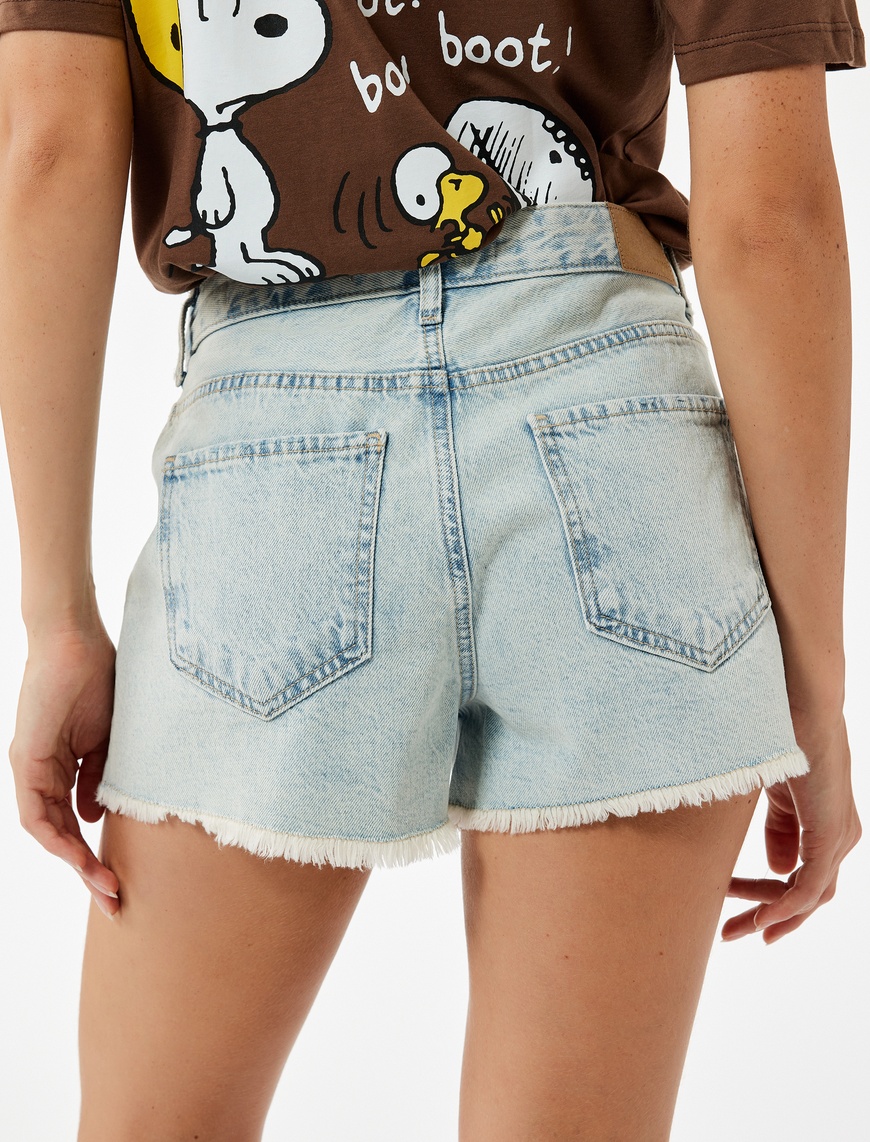   Rahat Kalıp Pamuklu Püsküllü Paça Mini Denim Şort