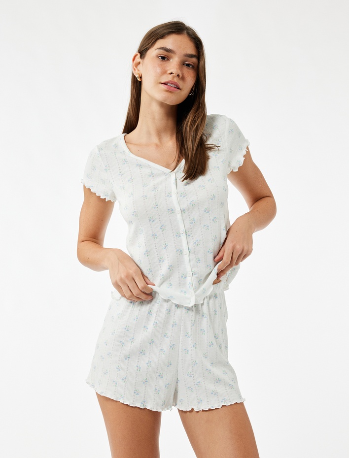  Çiçekli Kısa Kollu V Yaka Düğmeli Şortlu Pijama Takımı