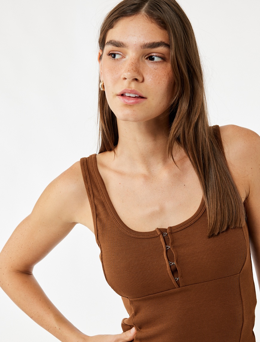   Pamuklu Slim Fit Önden Kapama Detaylı U Yaka Atlet