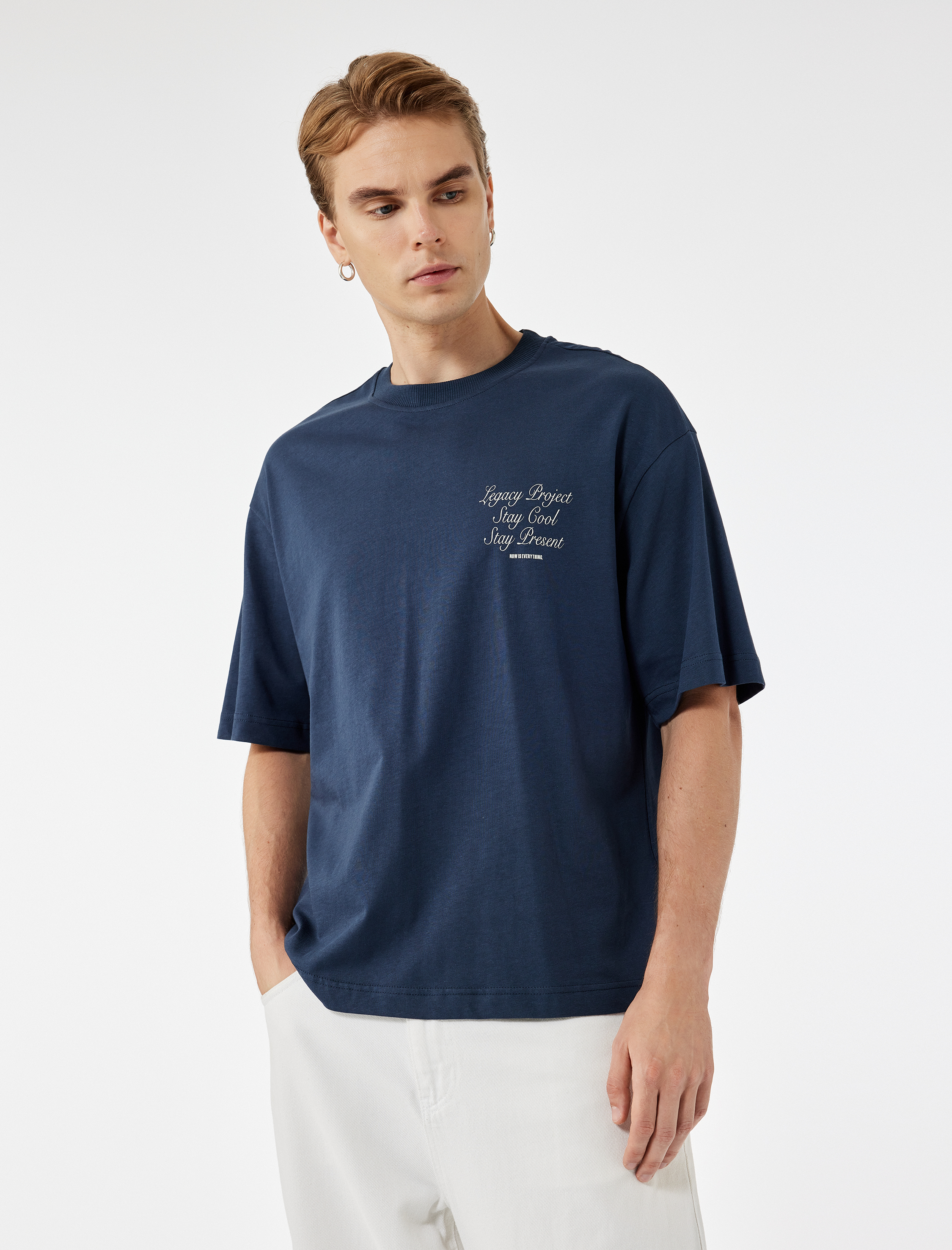   Pamuklu Arkası Baskılı Kısa Kollu Bisiklet Yaka Oversize Tişört