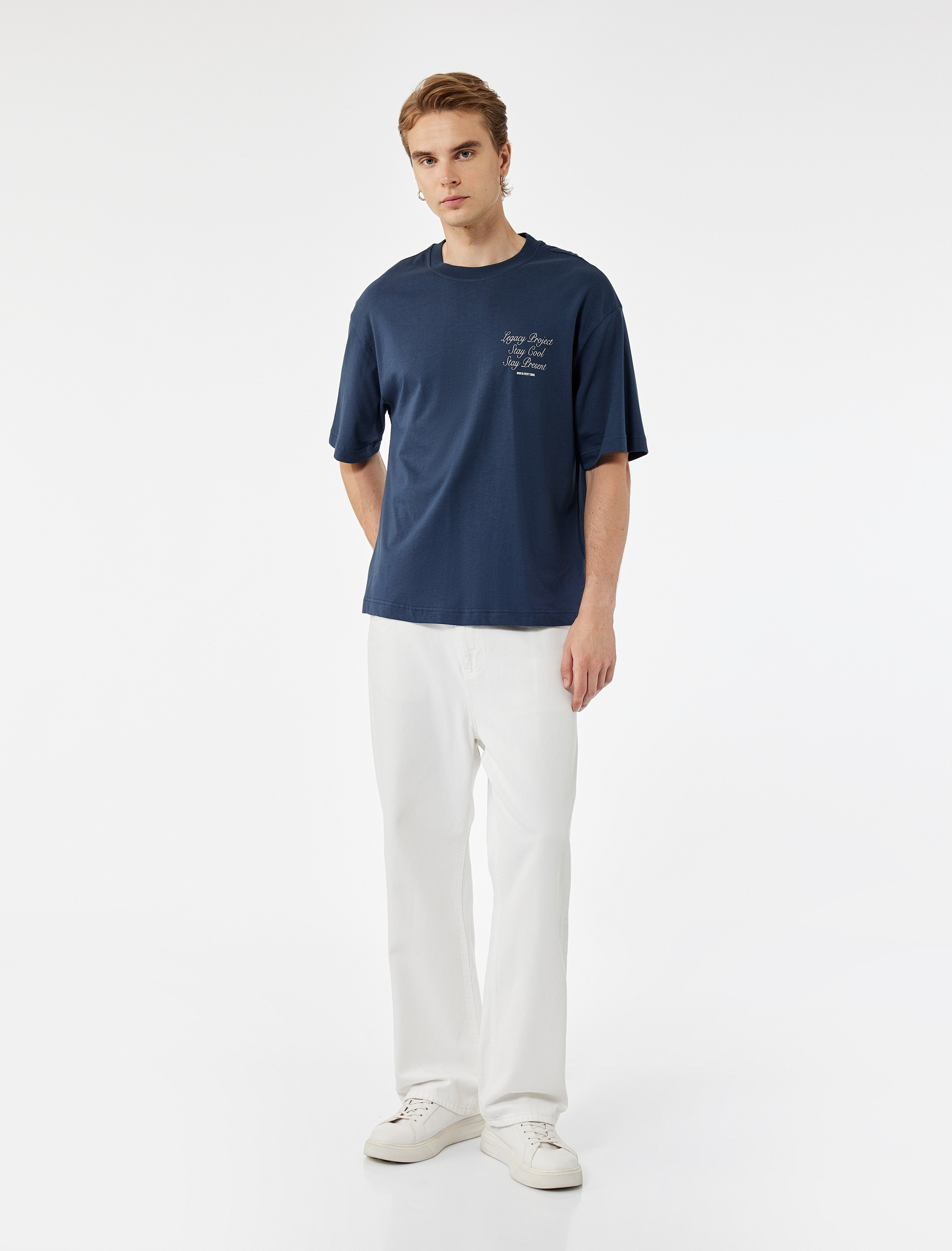   Pamuklu Arkası Baskılı Kısa Kollu Bisiklet Yaka Oversize Tişört