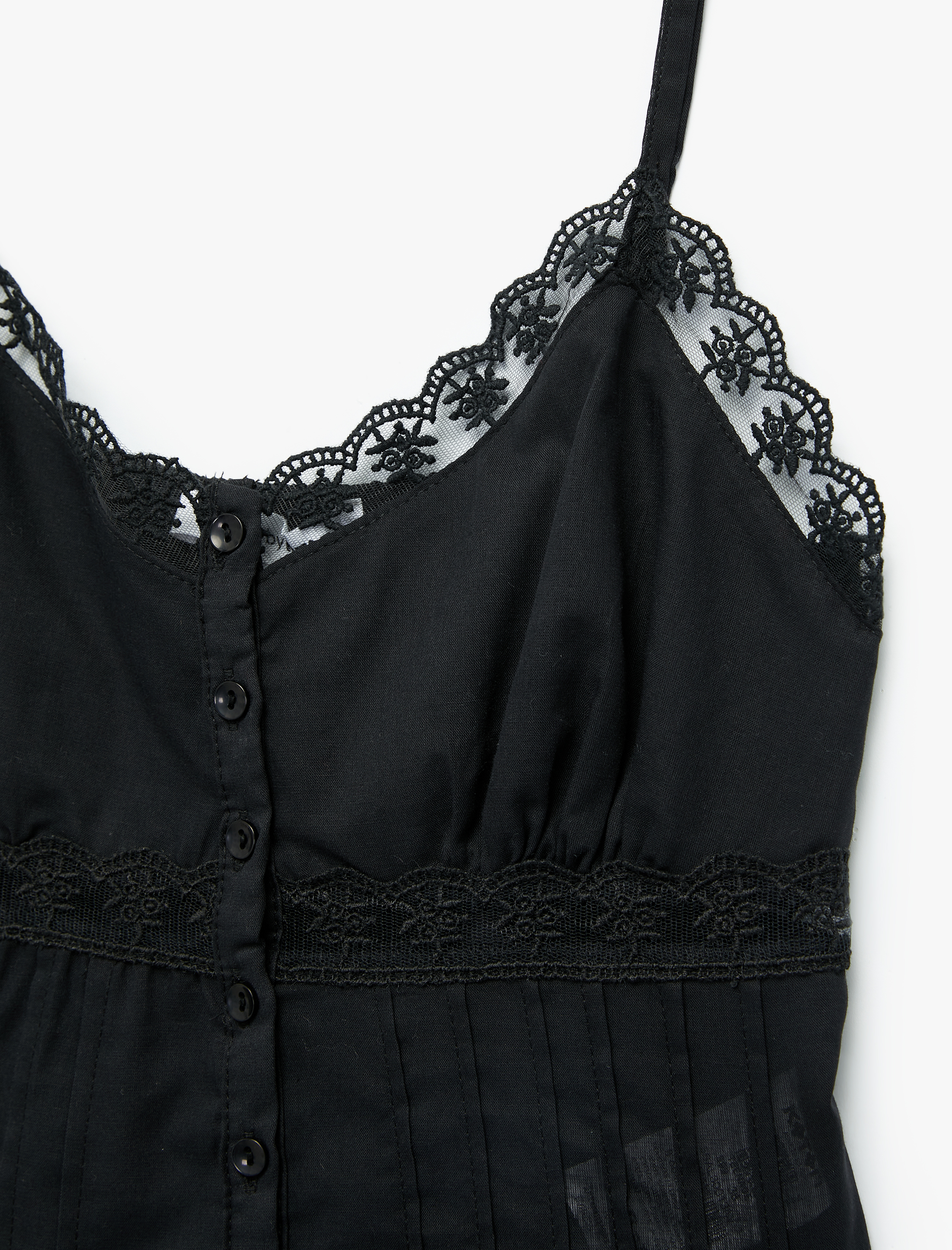   Dantel Detaylı V Yaka Düğmeli Askılı Bluz